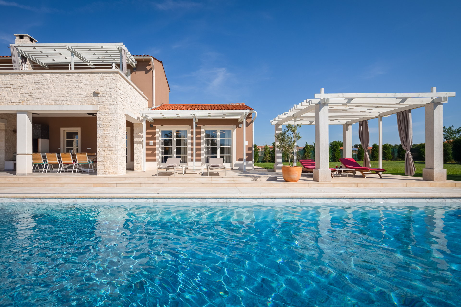 Villa Energy White with Pool