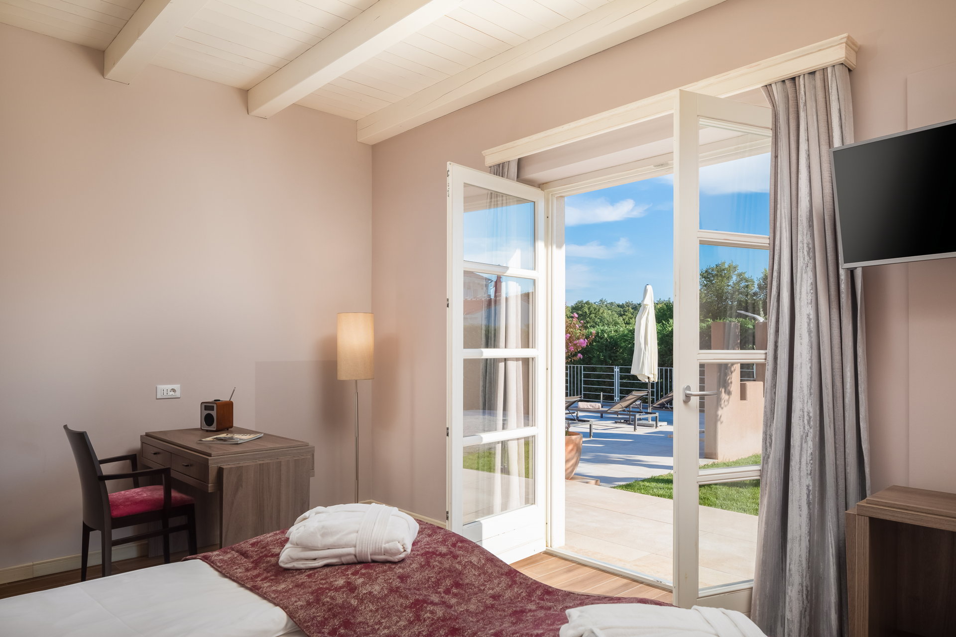 Villa Energy White with Pool