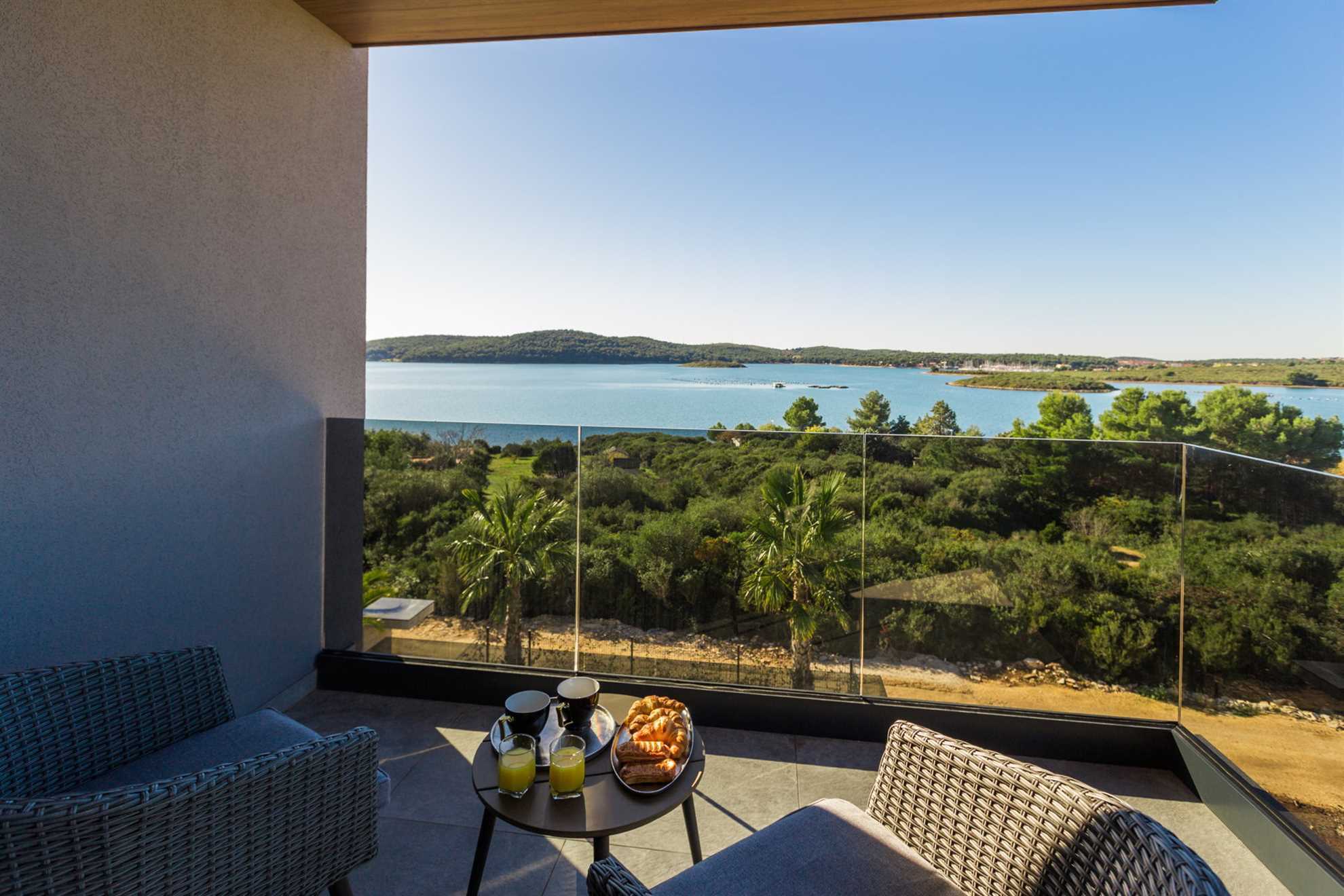 Villa La Vie with Pool