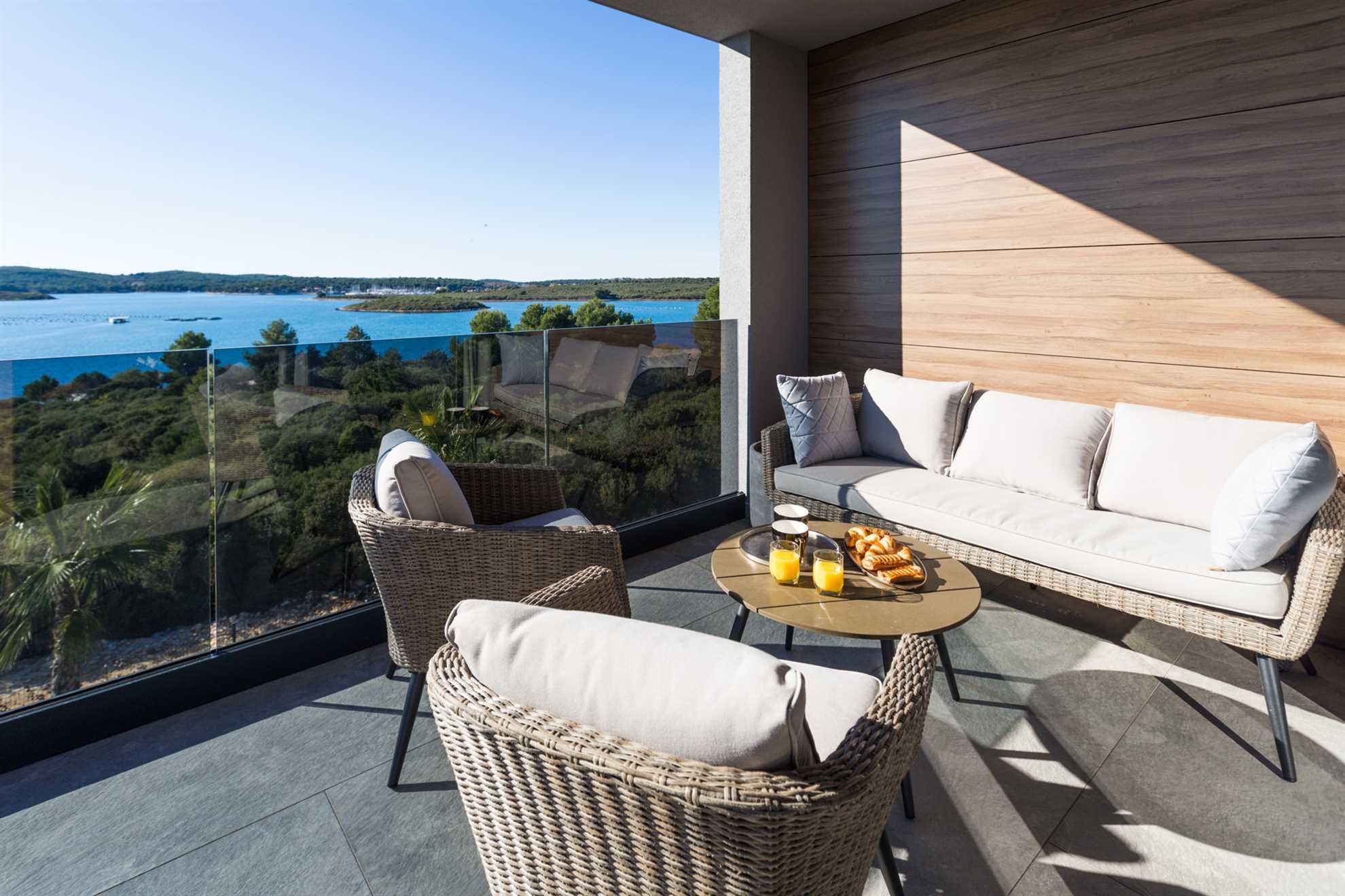 Villa La Vie with Pool