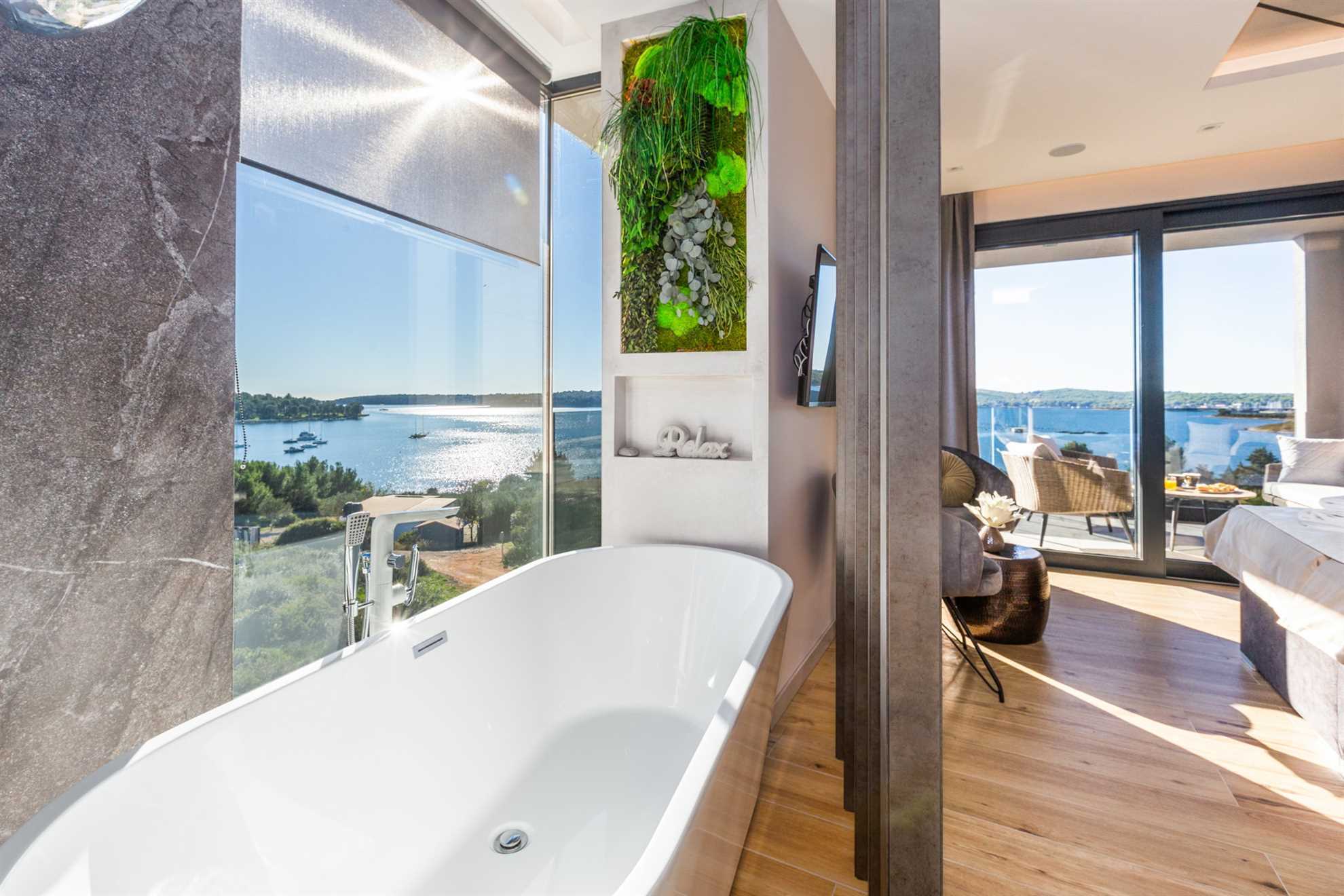 Villa La Vie with Pool