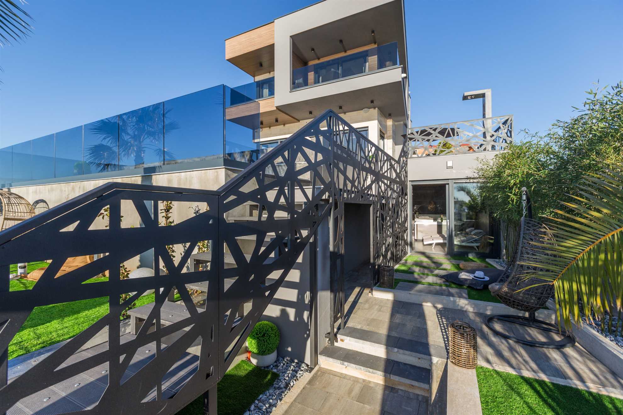 Villa La Vie with Pool