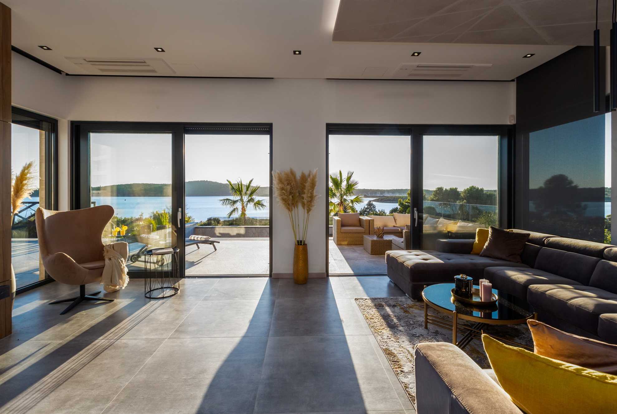 Villa La Vie with Pool