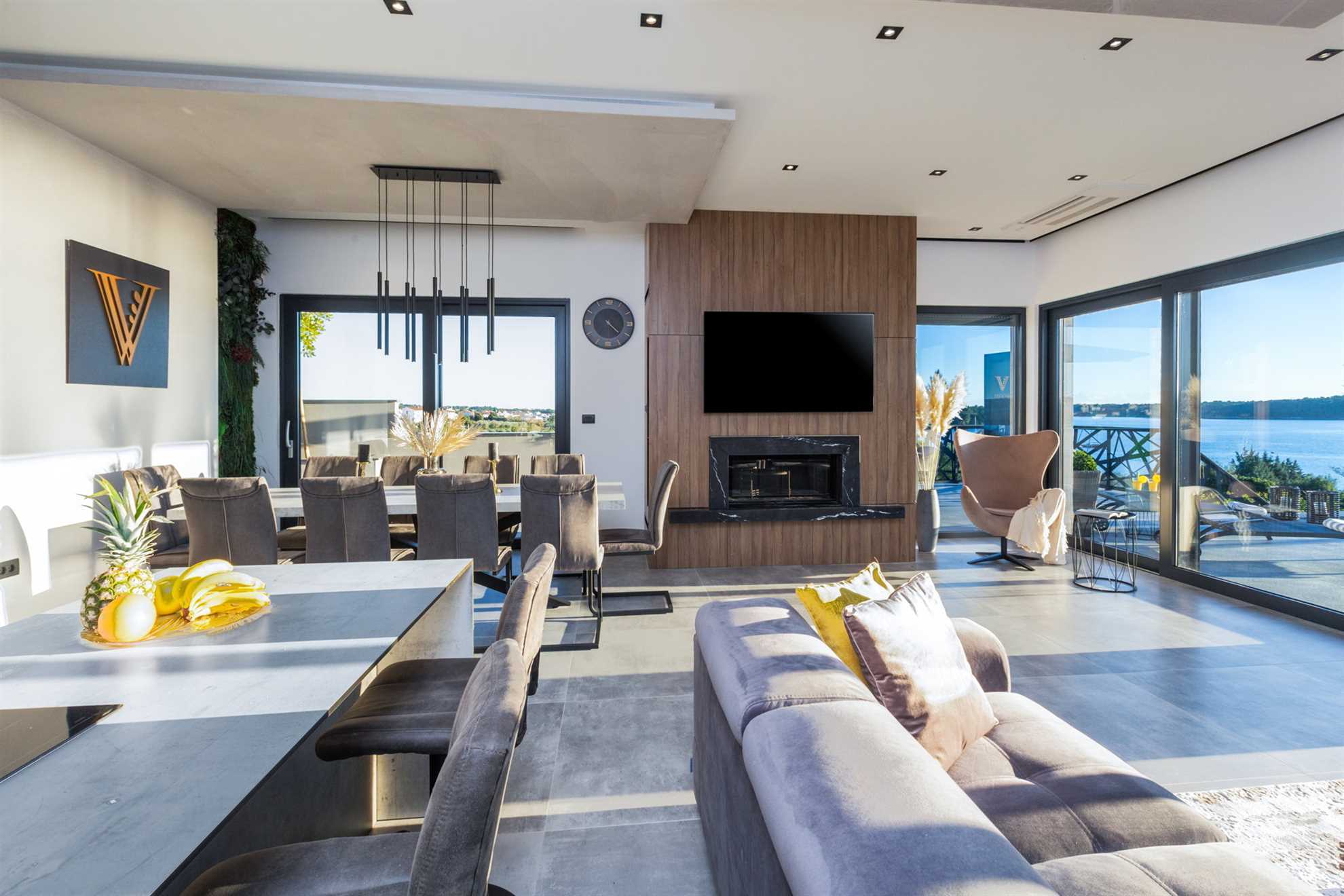 Villa La Vie with Pool