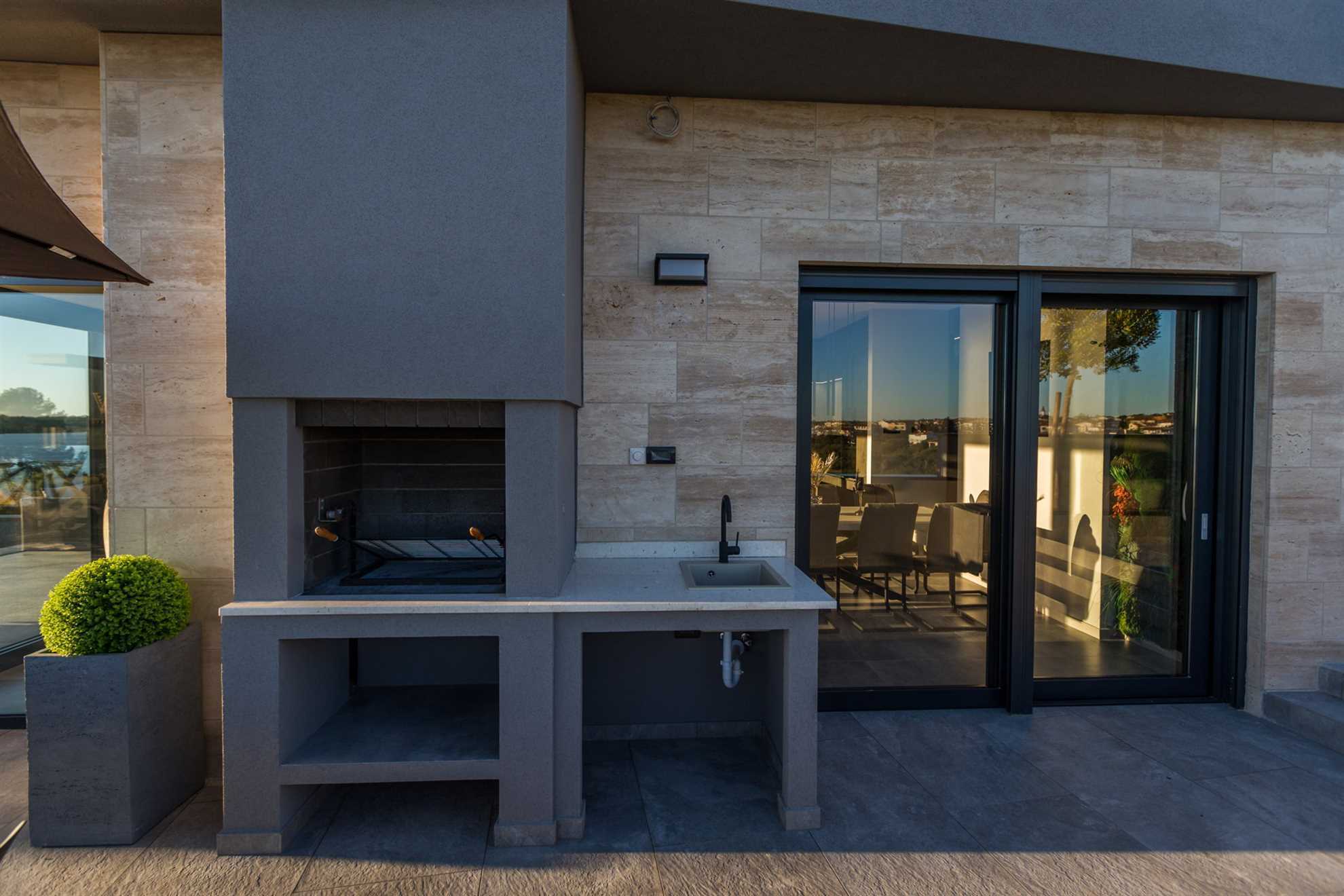 Villa La Vie with Pool