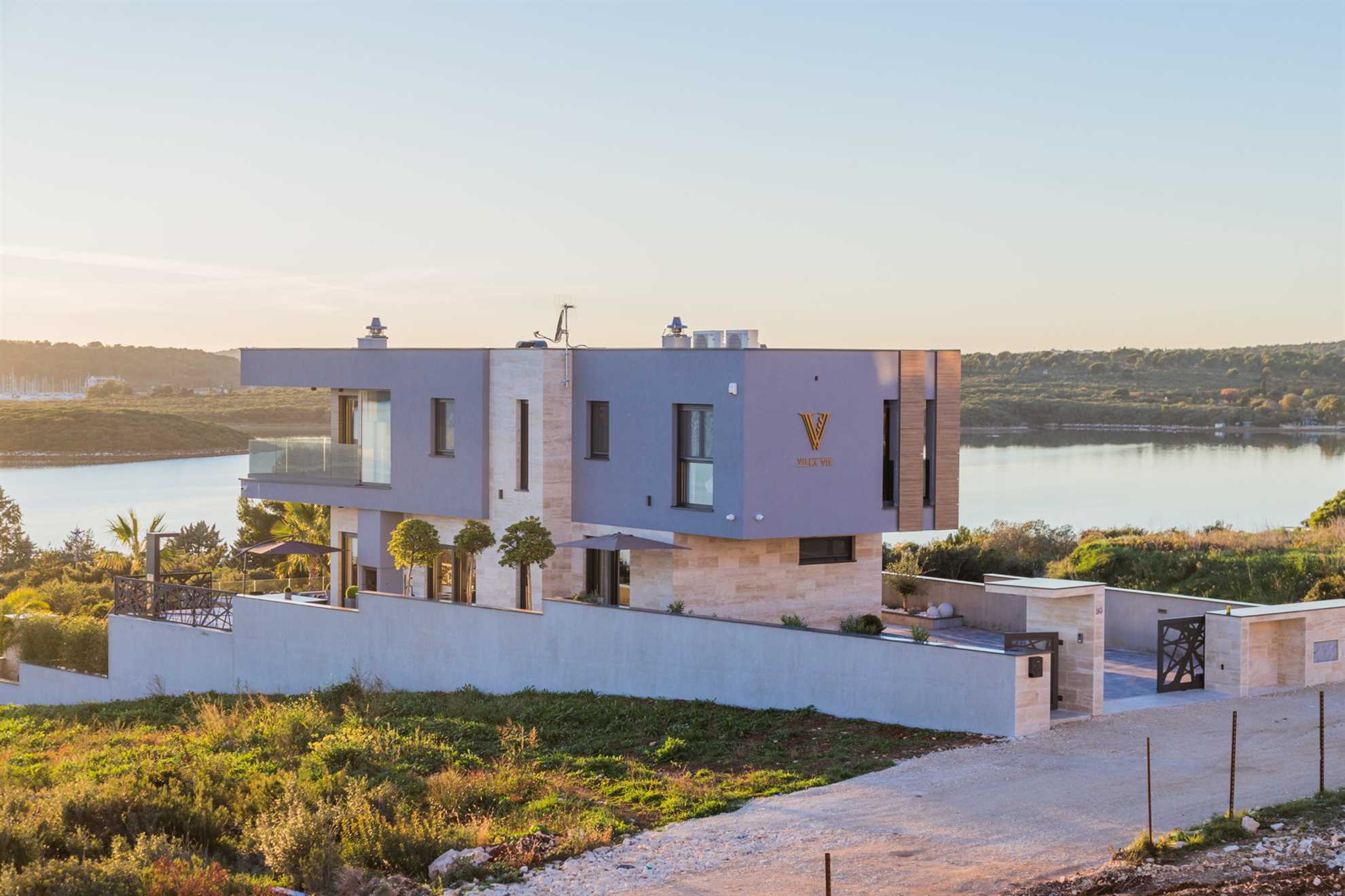 Villa La Vie with Pool