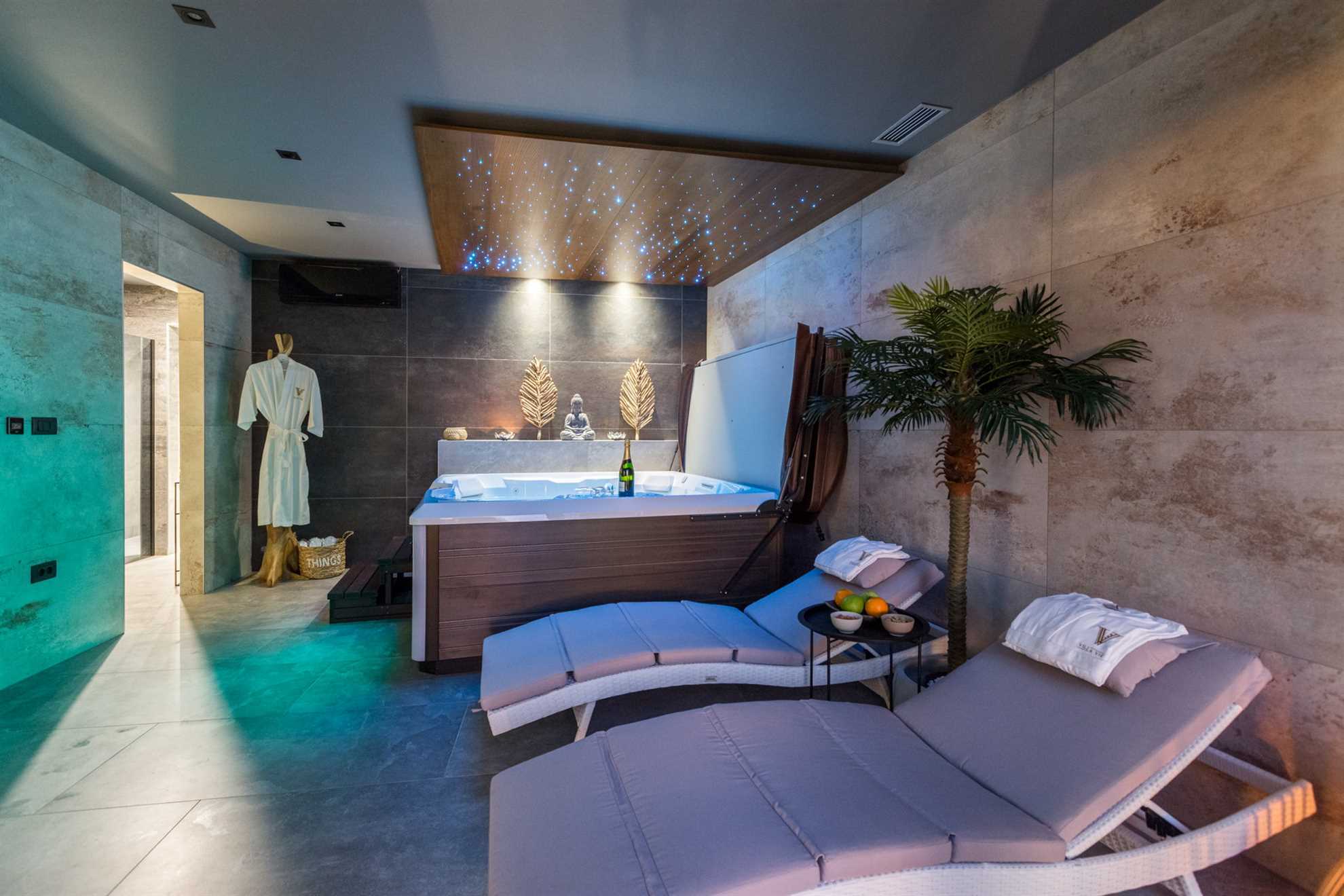 Villa La Vie with Pool