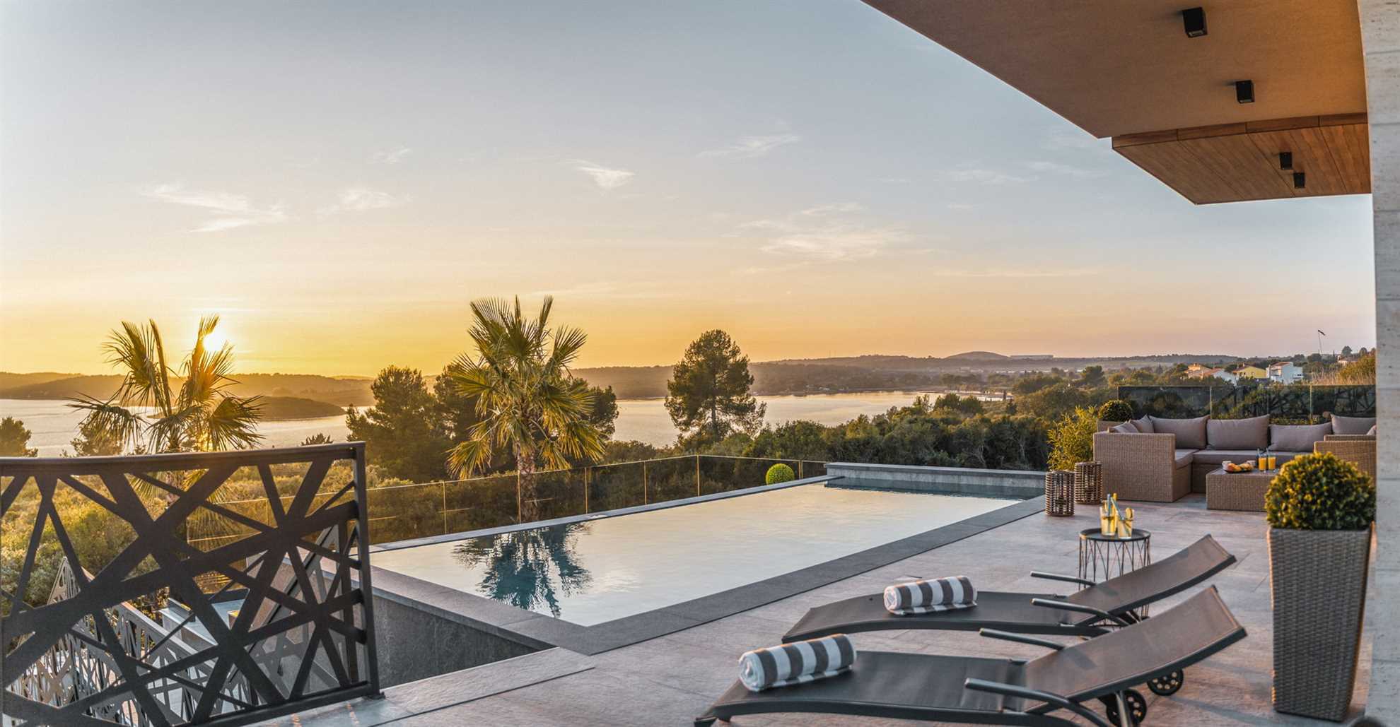 Villa La Vie with Pool