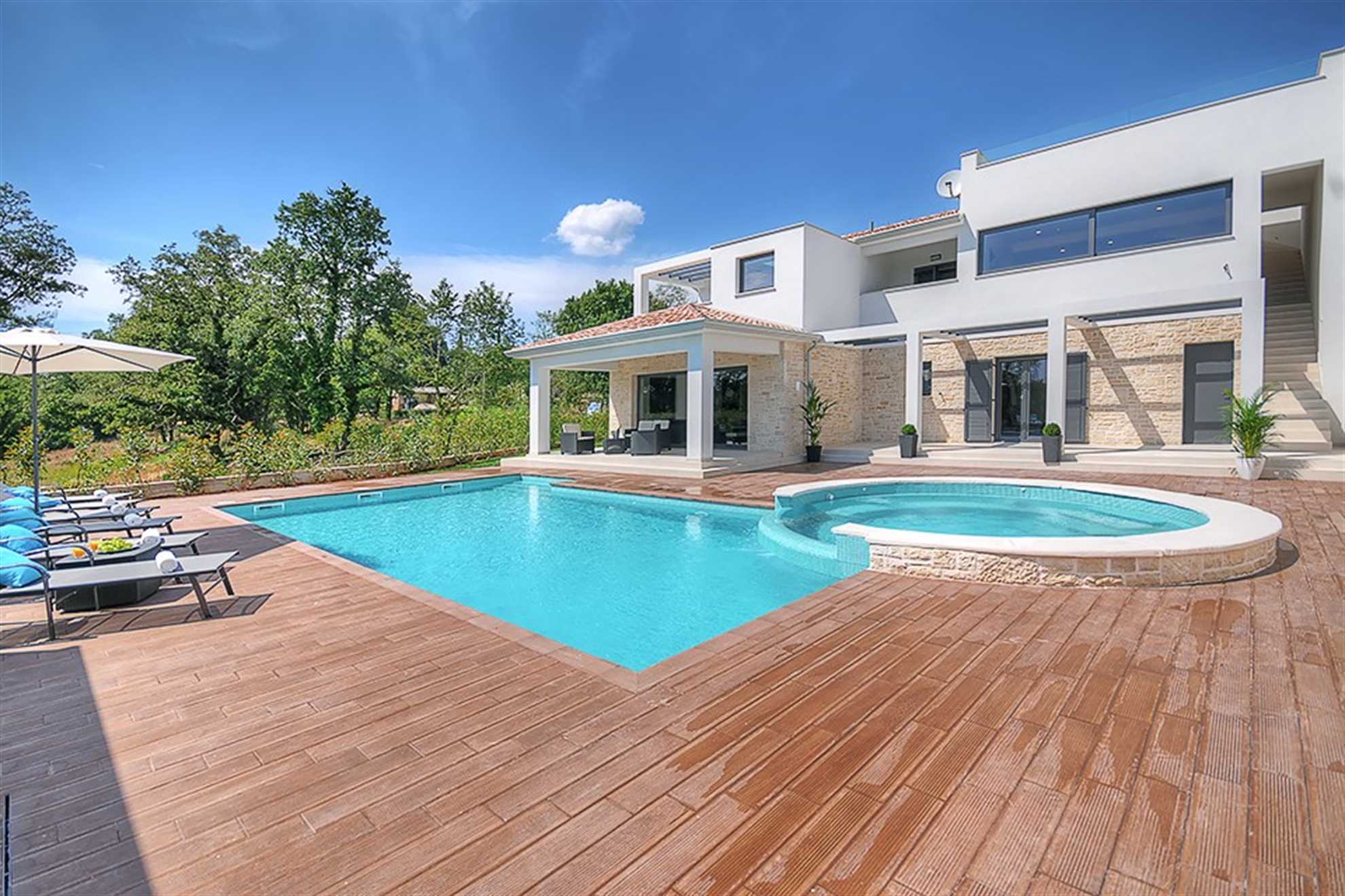 Villa Dahlia Belle with Pool