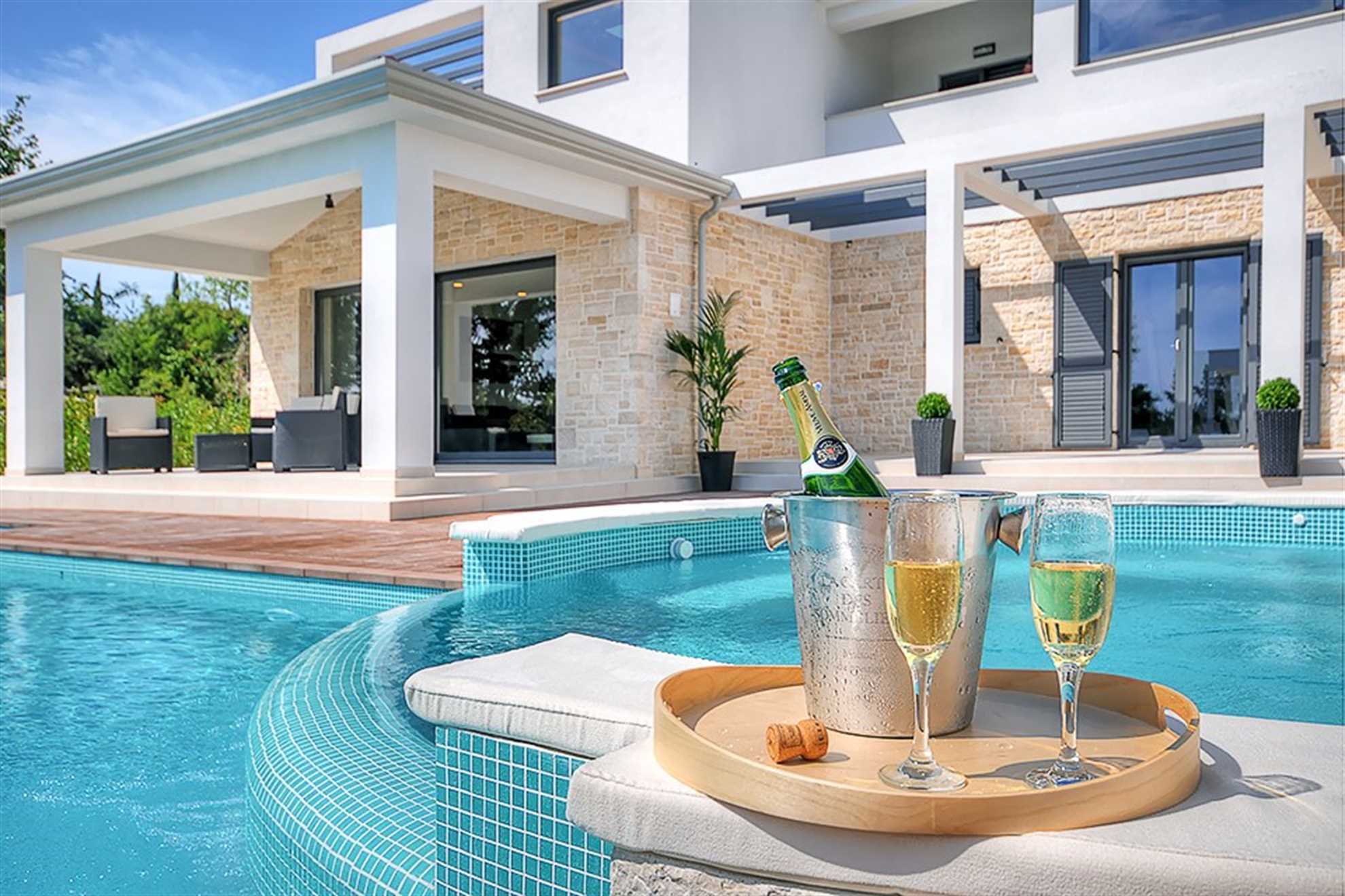 Villa Dahlia Belle with Pool
