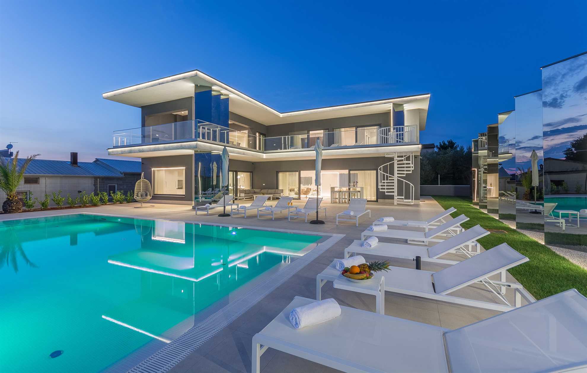 Luxury Villa Titanium with Pool