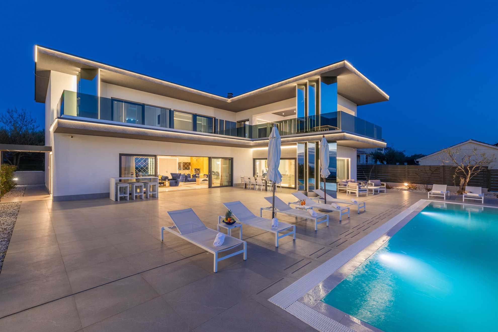 Luxury Villa Aurum with Pool