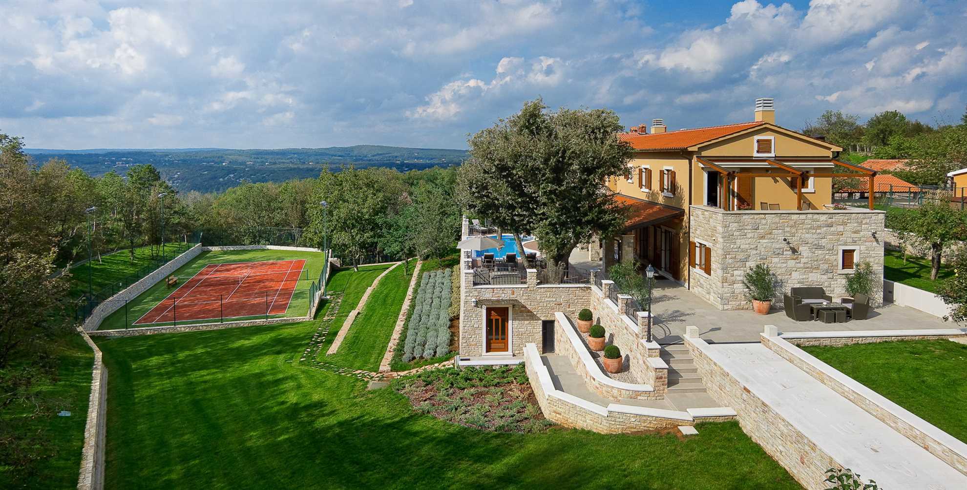 Luxury Villa Retreat with Infinity Pool