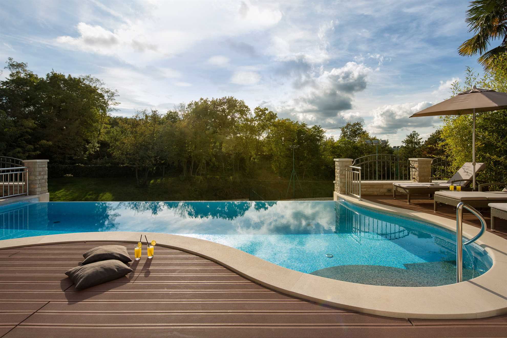 Luxury Villa Retreat with Infinity Pool