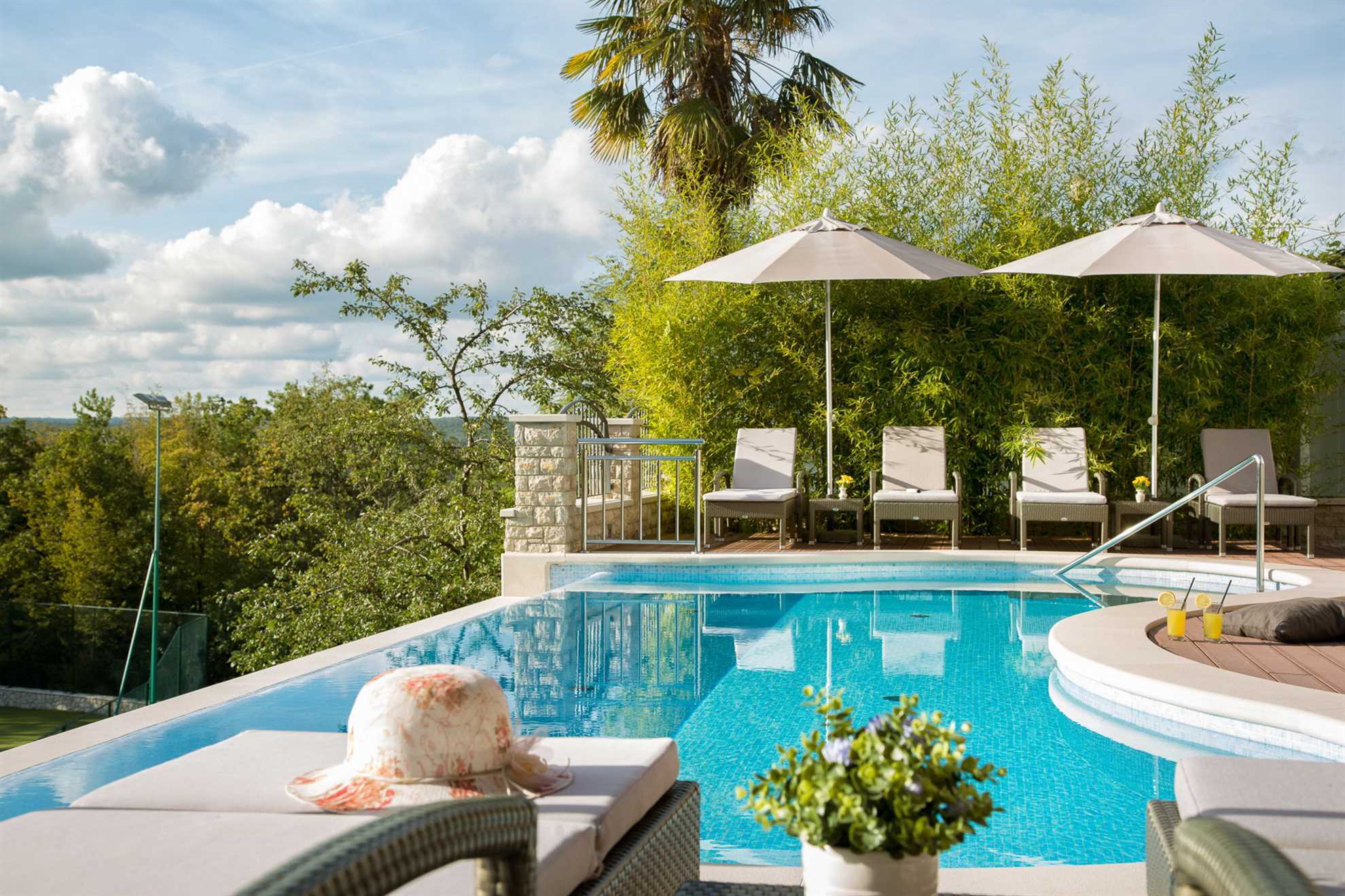 Luxury Villa Retreat with Infinity Pool