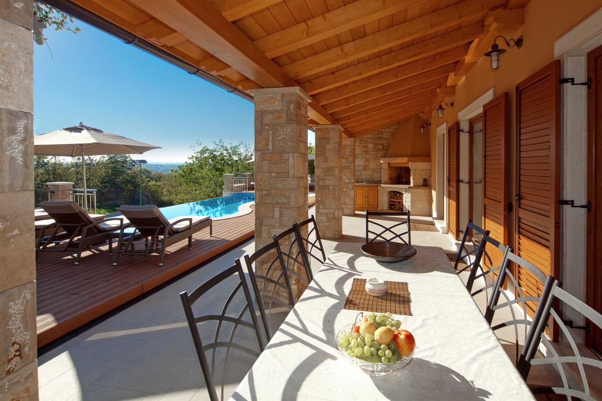 Luxury Villa Retreat with Infinity Pool