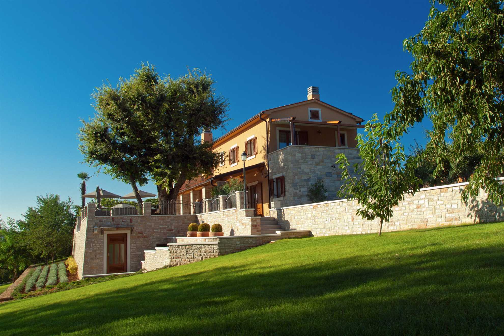 Luxury Villa Retreat with Infinity Pool