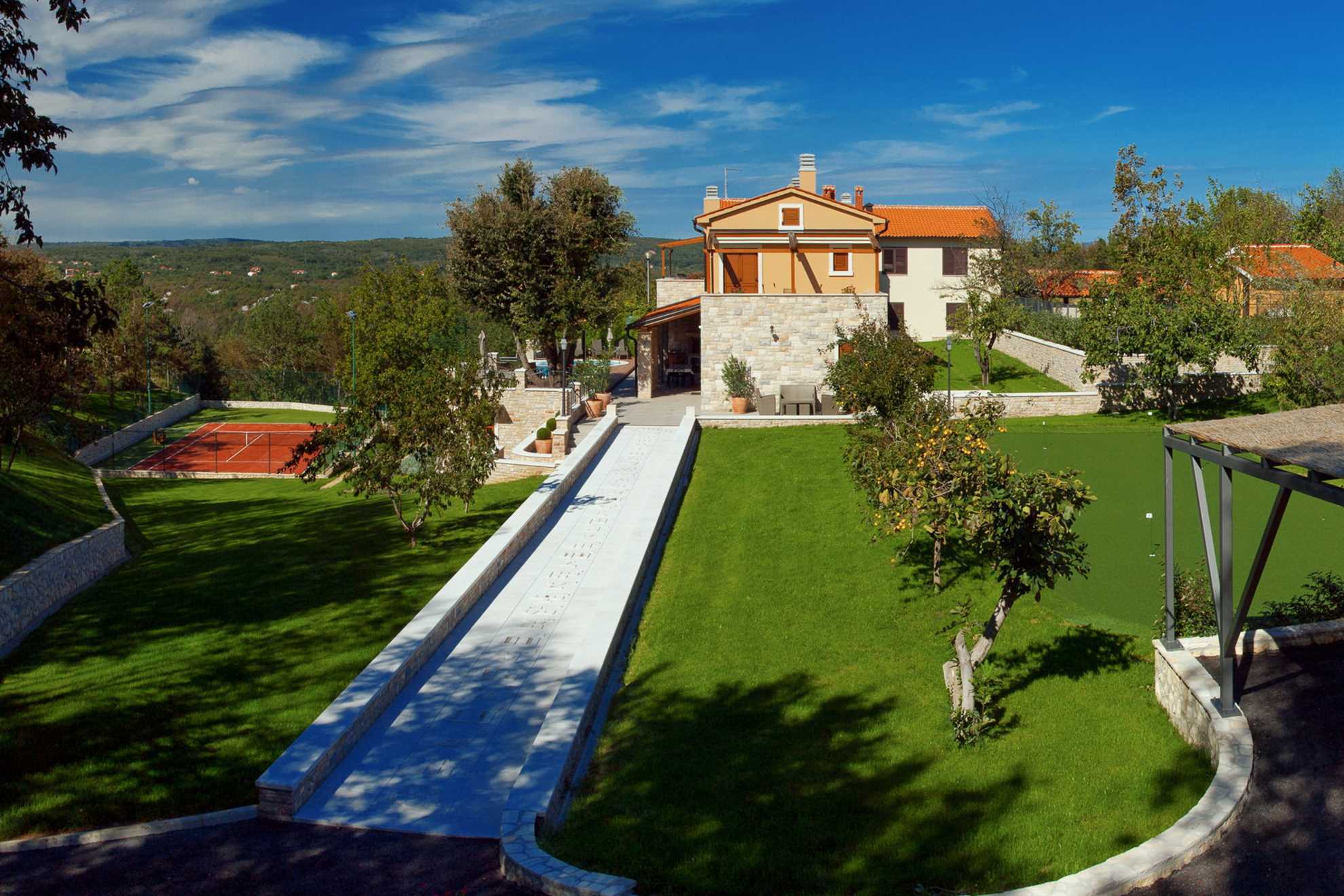 Luxury Villa Retreat with Infinity Pool