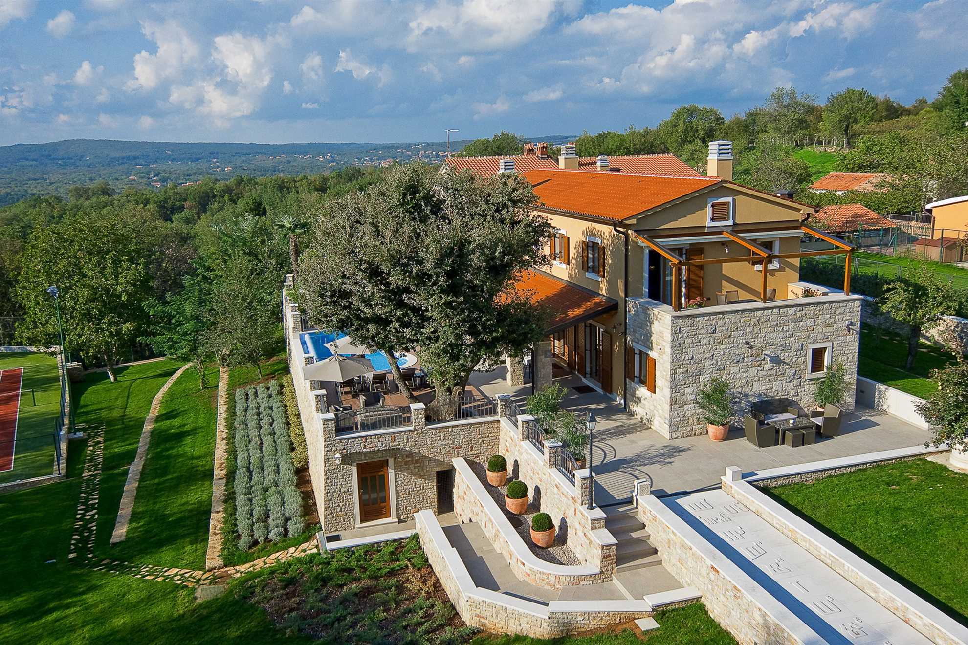 Luxury Villa Retreat with Infinity Pool