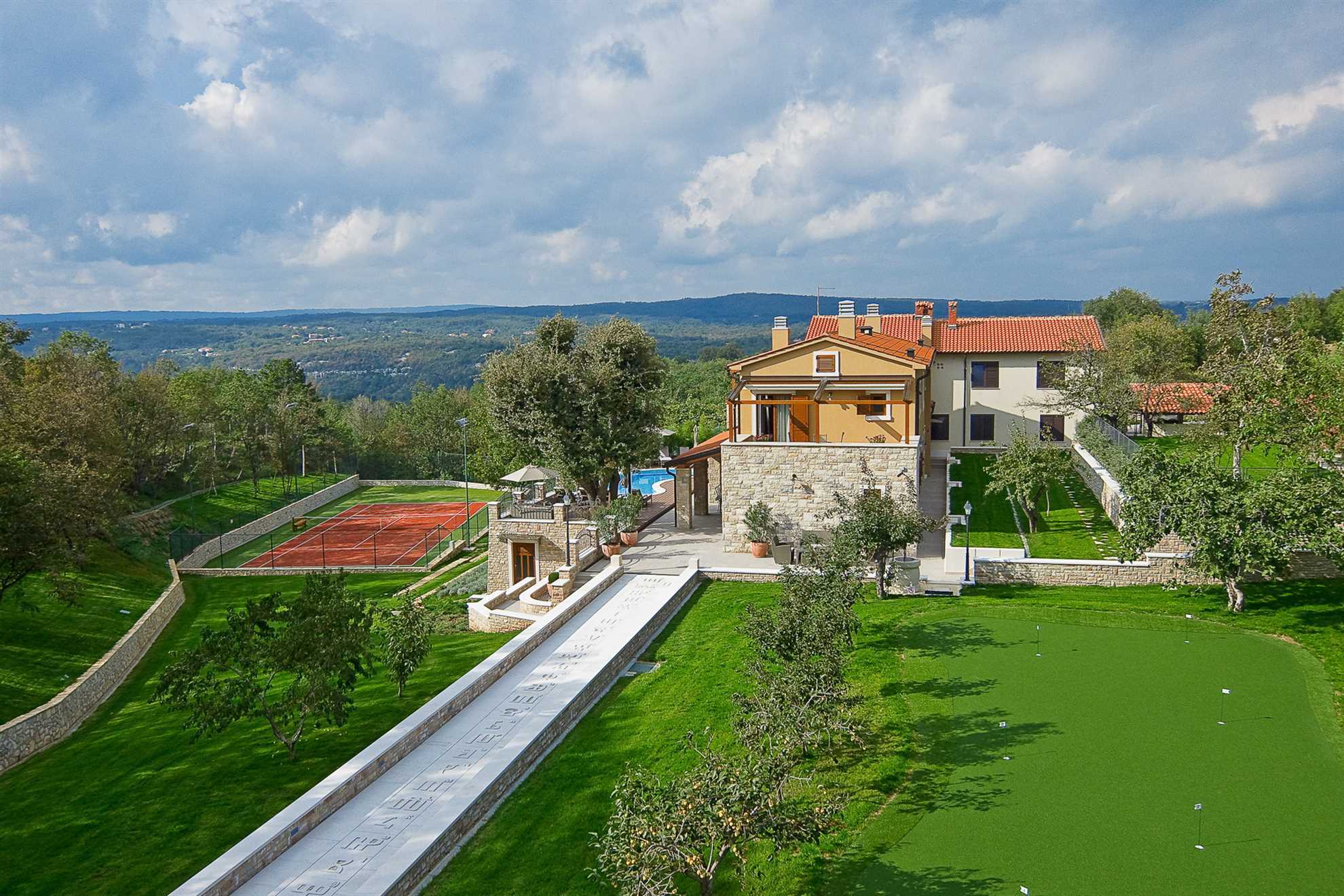 Luxury Villa Retreat with Infinity Pool