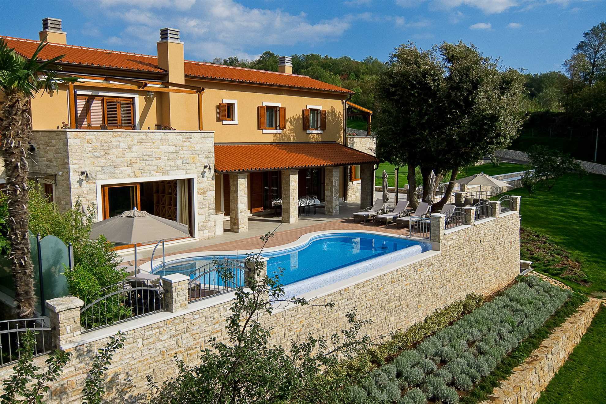 Luxury Villa Retreat with Infinity Pool