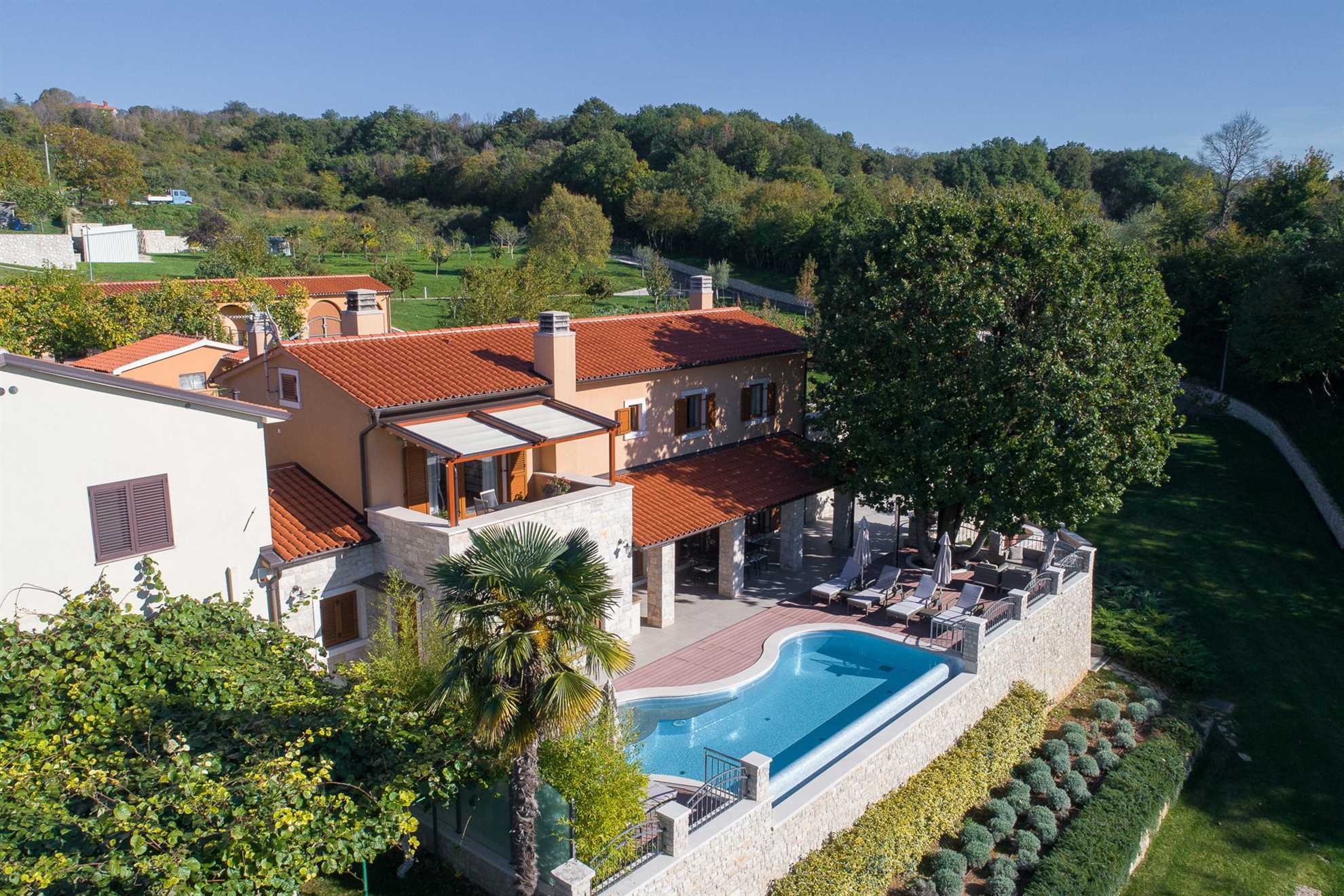 Luxury Villa Retreat with Infinity Pool