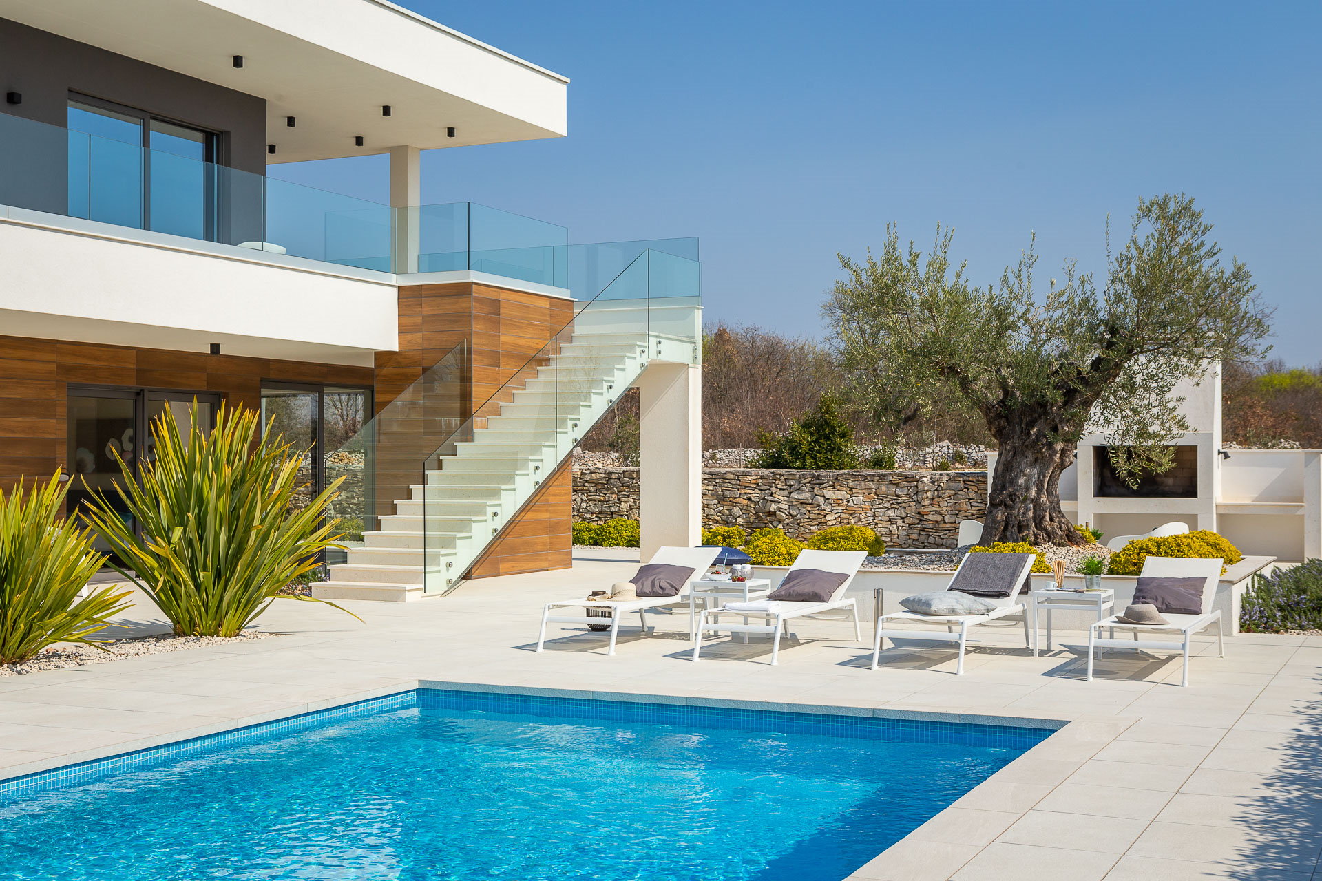 Villa Old Olive Settima with Pool