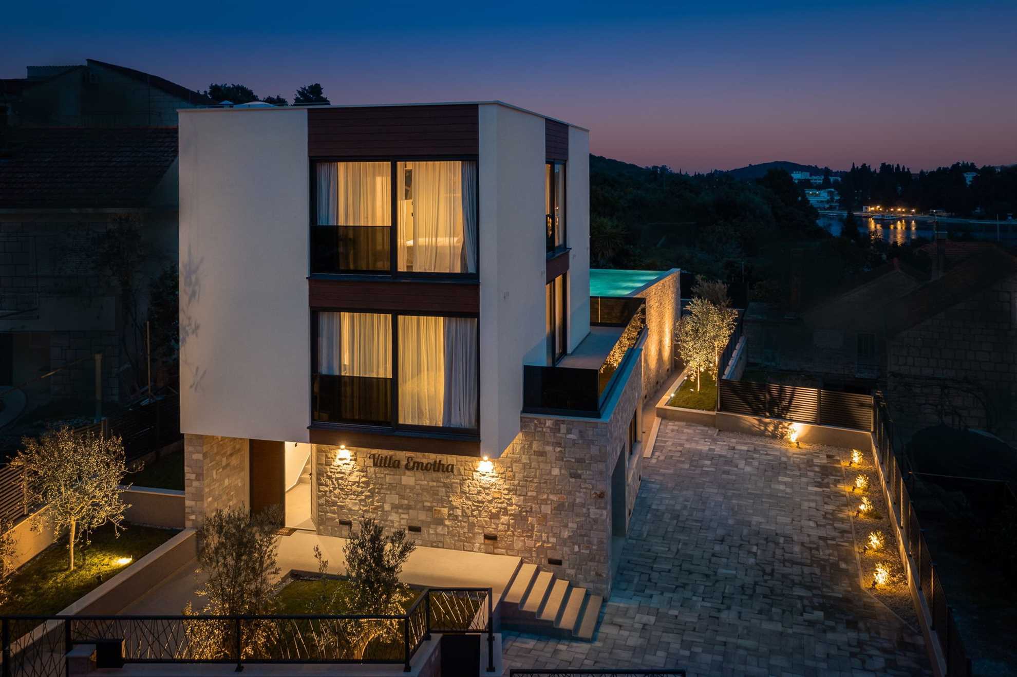 Luxury Villa Emotha with Pool