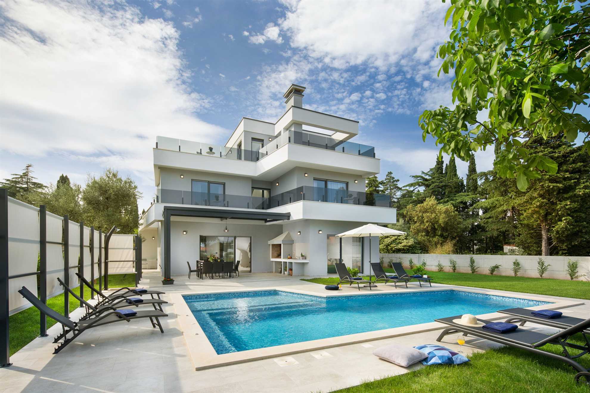 Luxury Villa Costanea with Pool