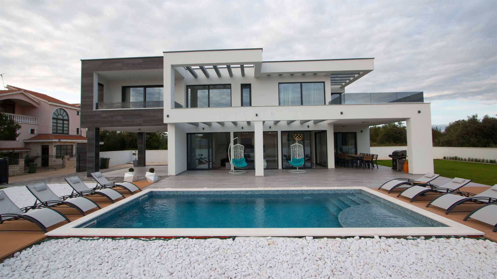 Villa Vagabundo with Pool