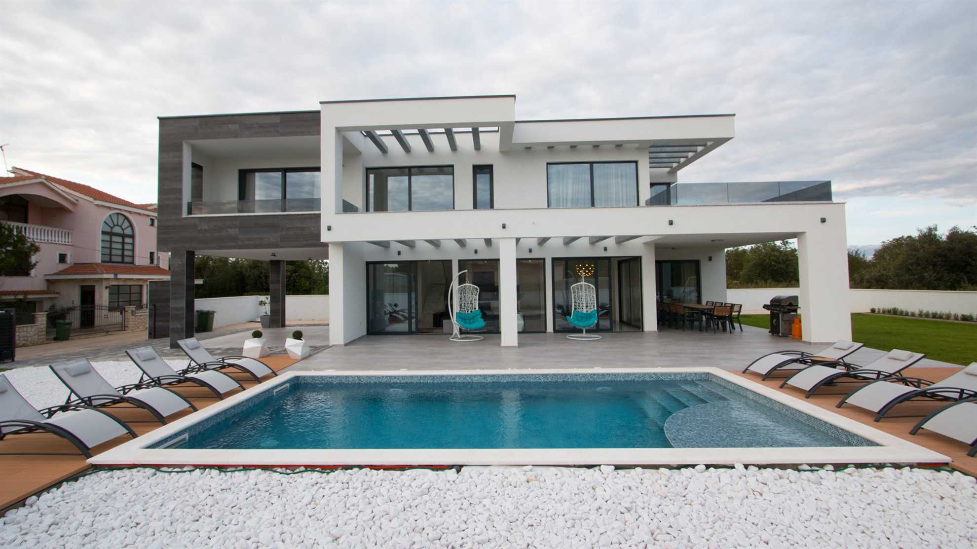 Villa Vagabundo with Pool