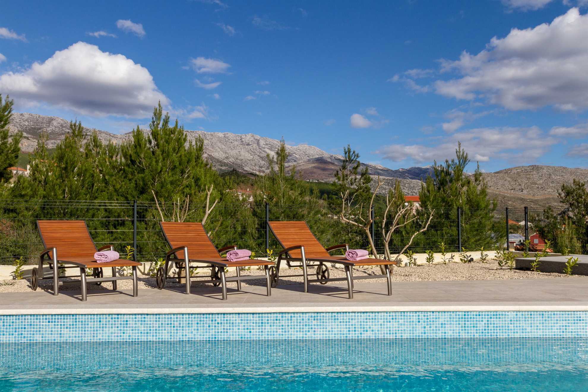 Villa Lettera with Pool