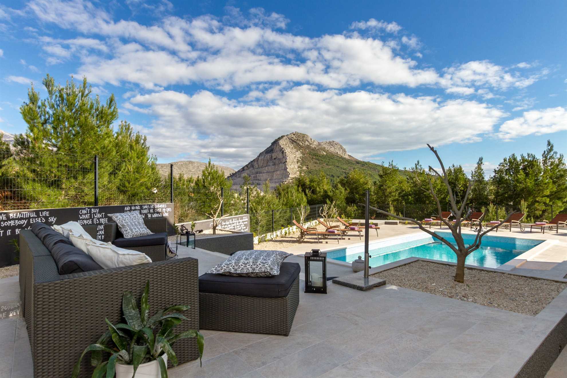 Villa Lettera with Pool