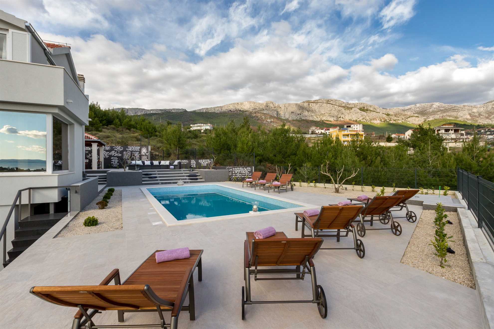 Villa Lettera with Pool