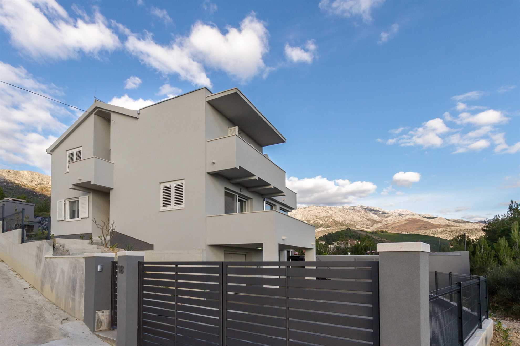 Villa Lettera with Pool