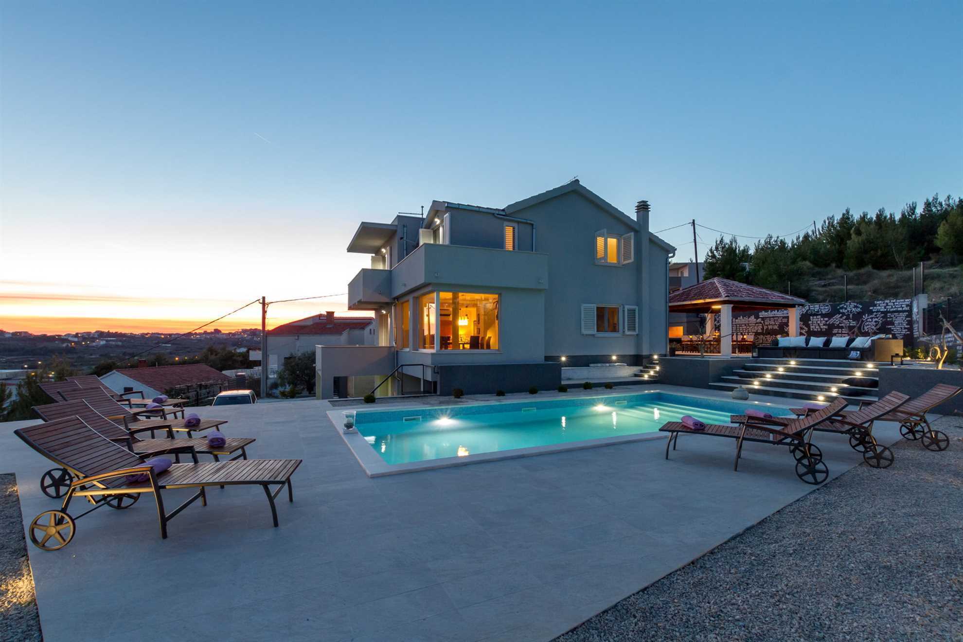 Villa Lettera with Pool