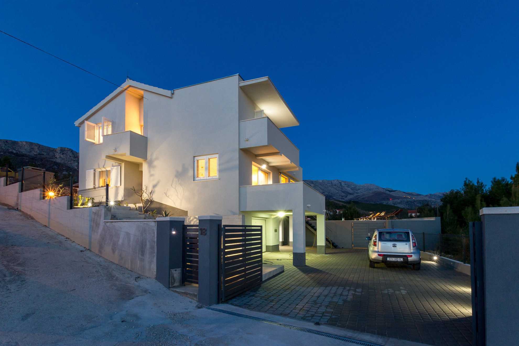 Villa Lettera with Pool