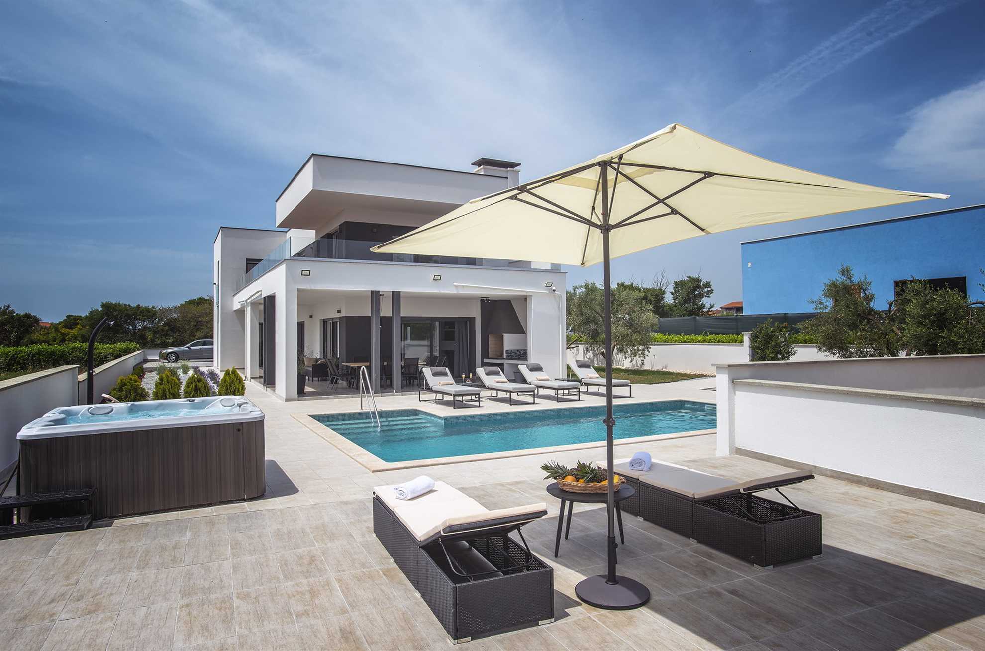 Villa Graziosa with Pool