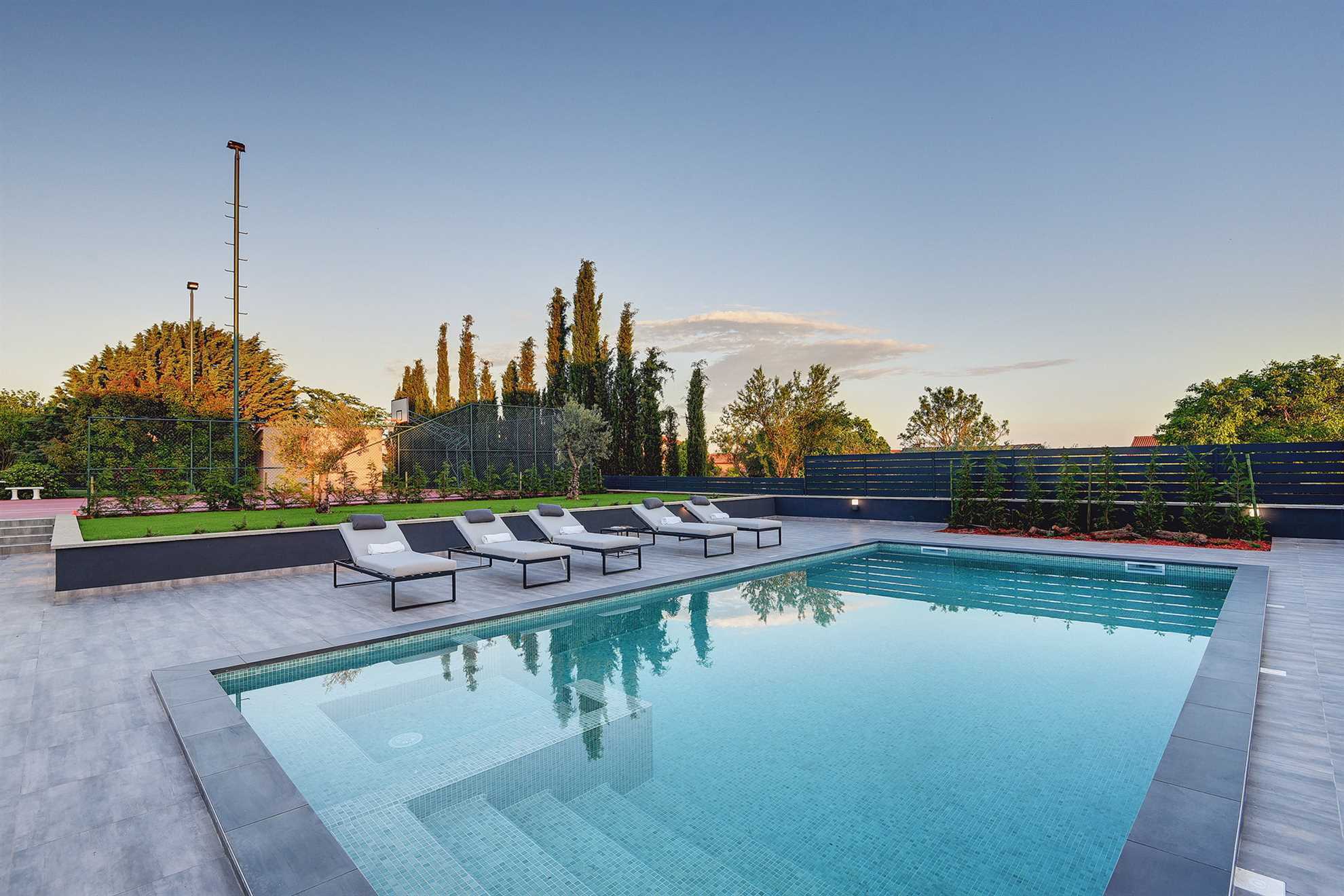 Villa Grandiosa with Pool