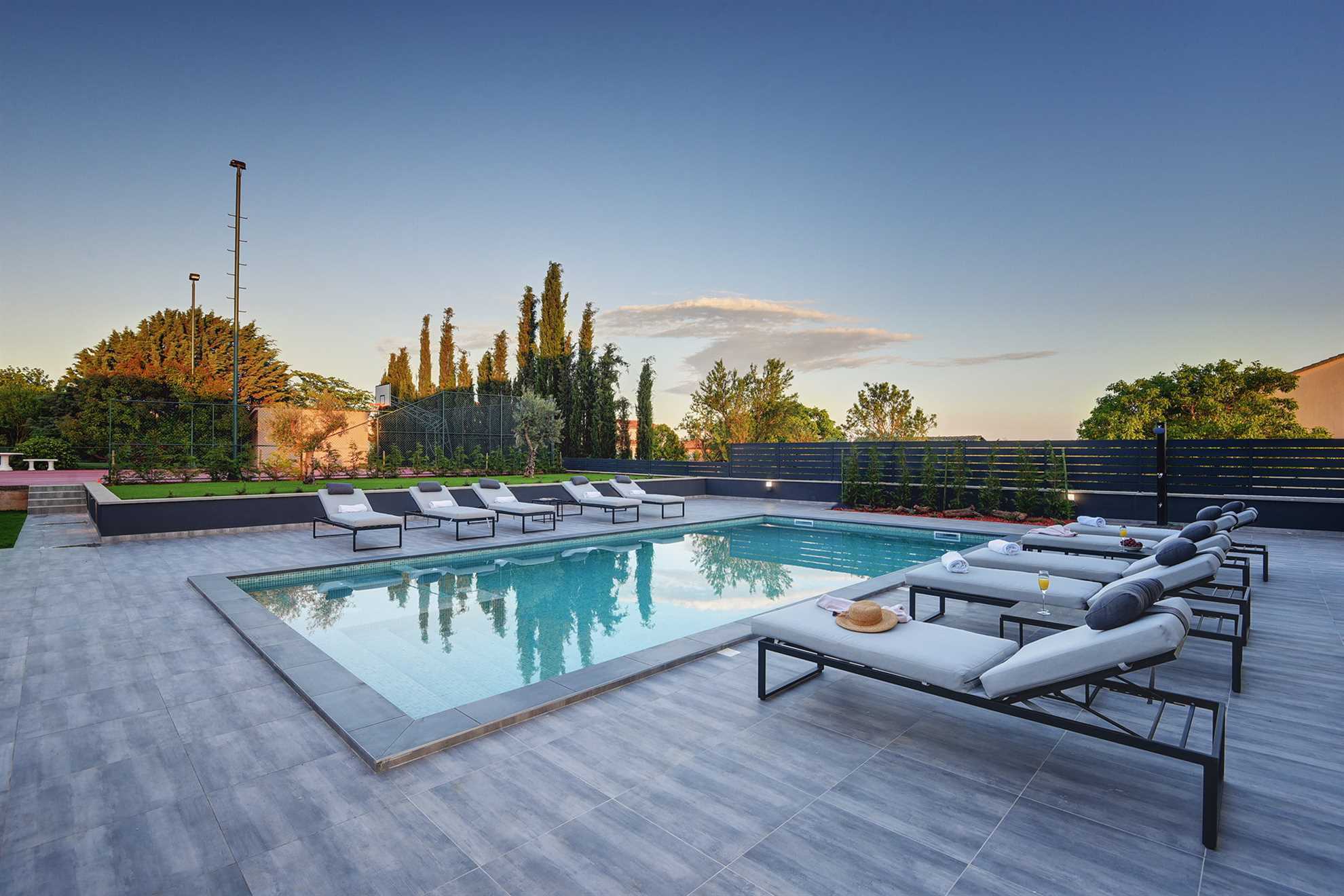 Villa Grandiosa with Pool