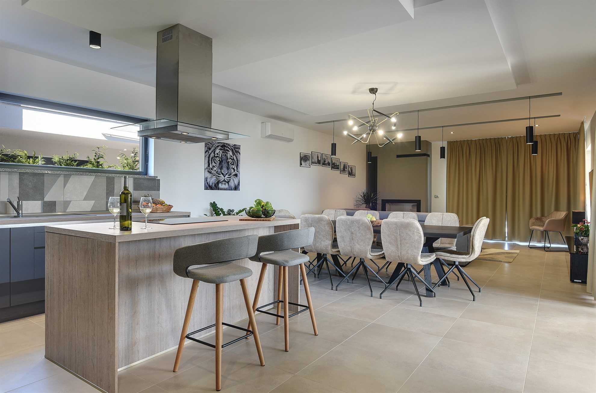 Villa Grandiosa with Pool