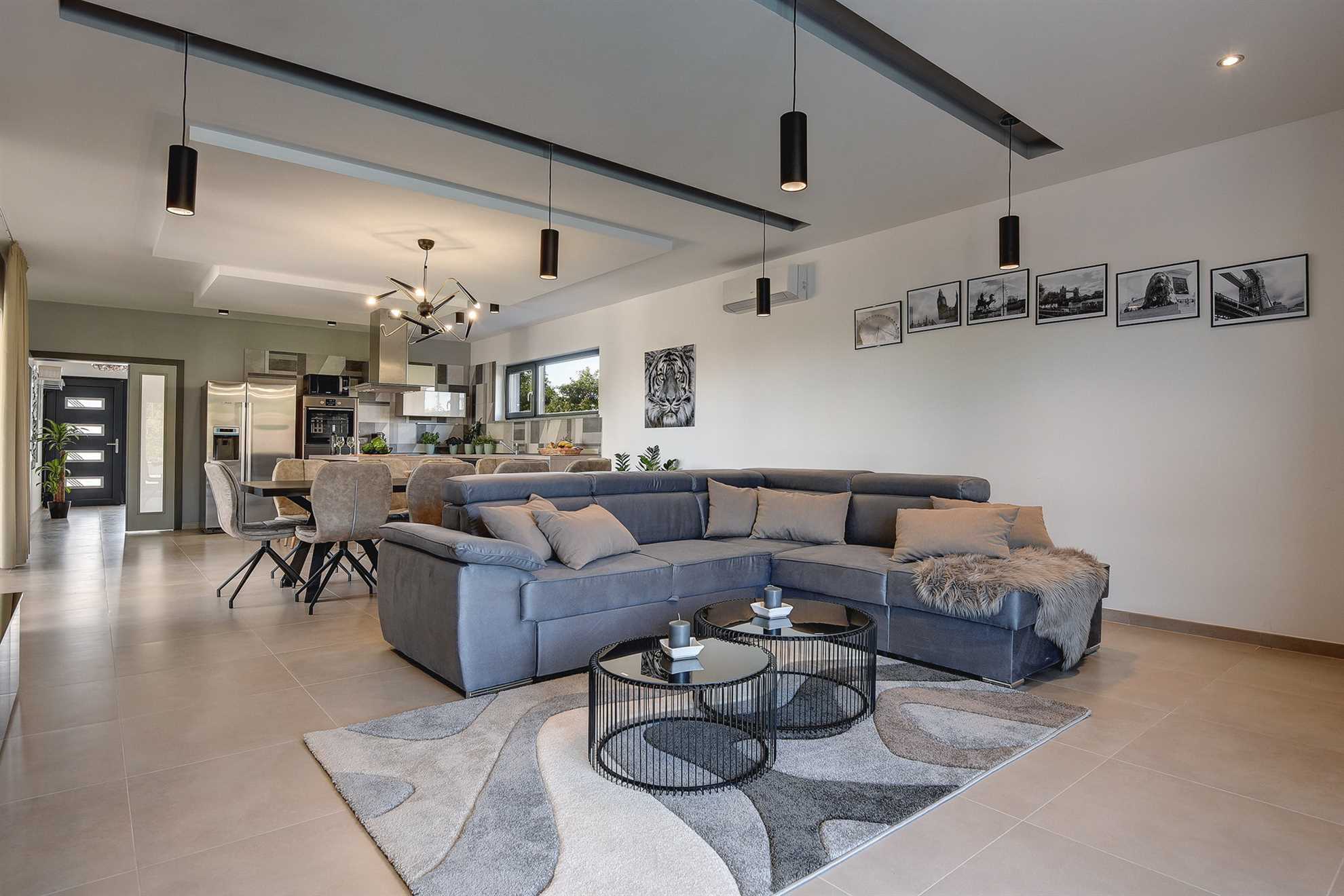 Villa Grandiosa with Pool