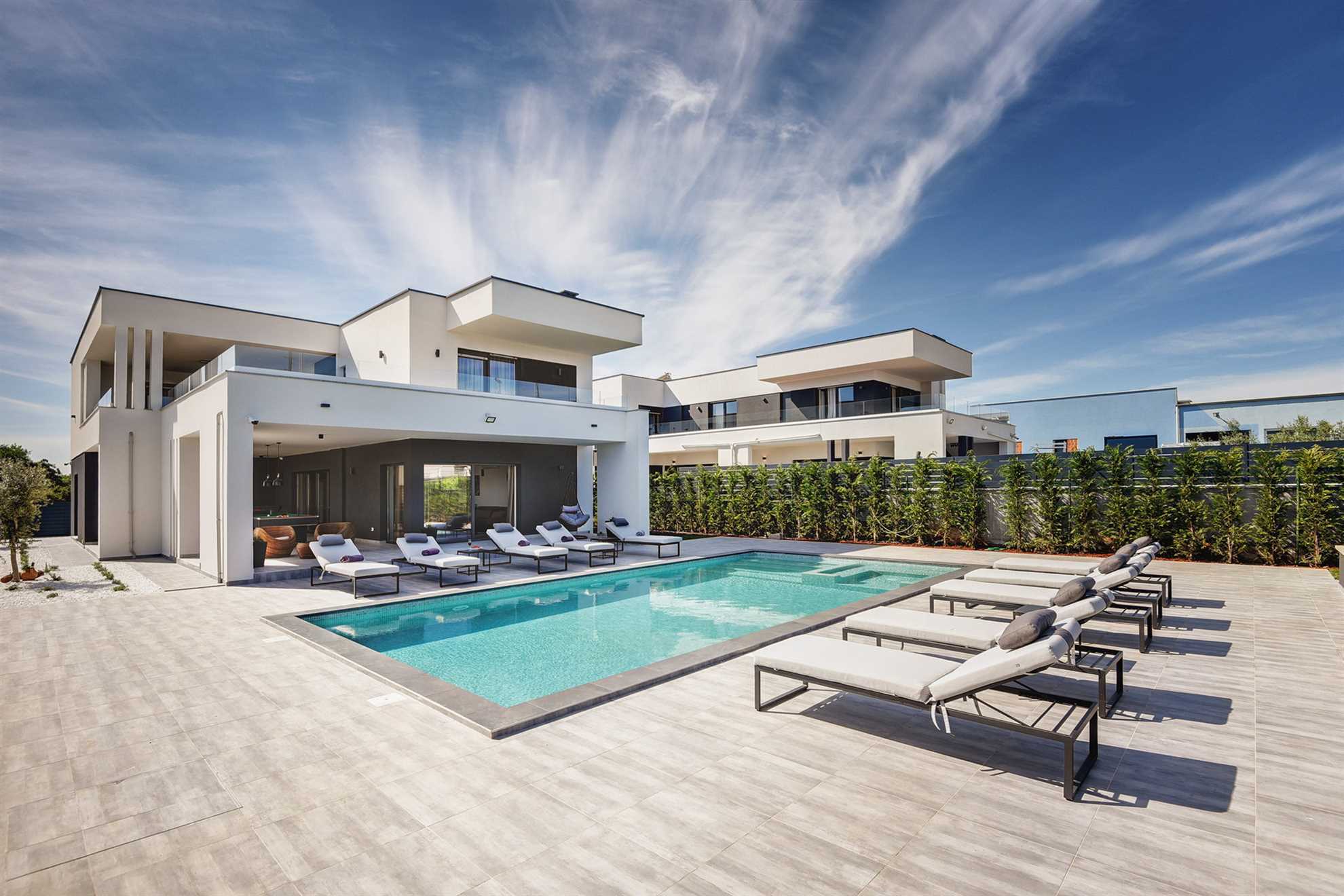 Villa Grandiosa with Pool