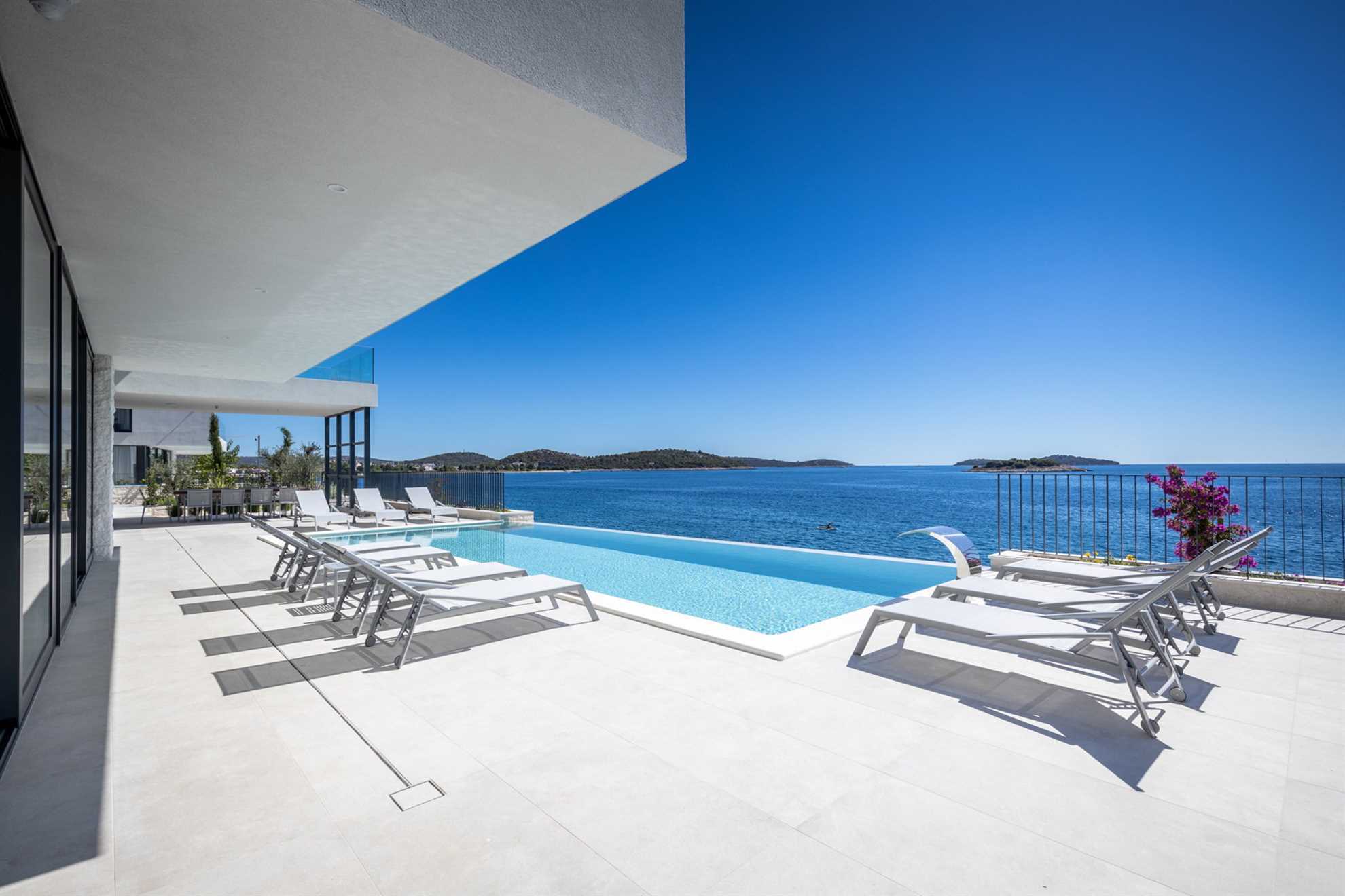 Luxury Villa Black Diamond with Pool