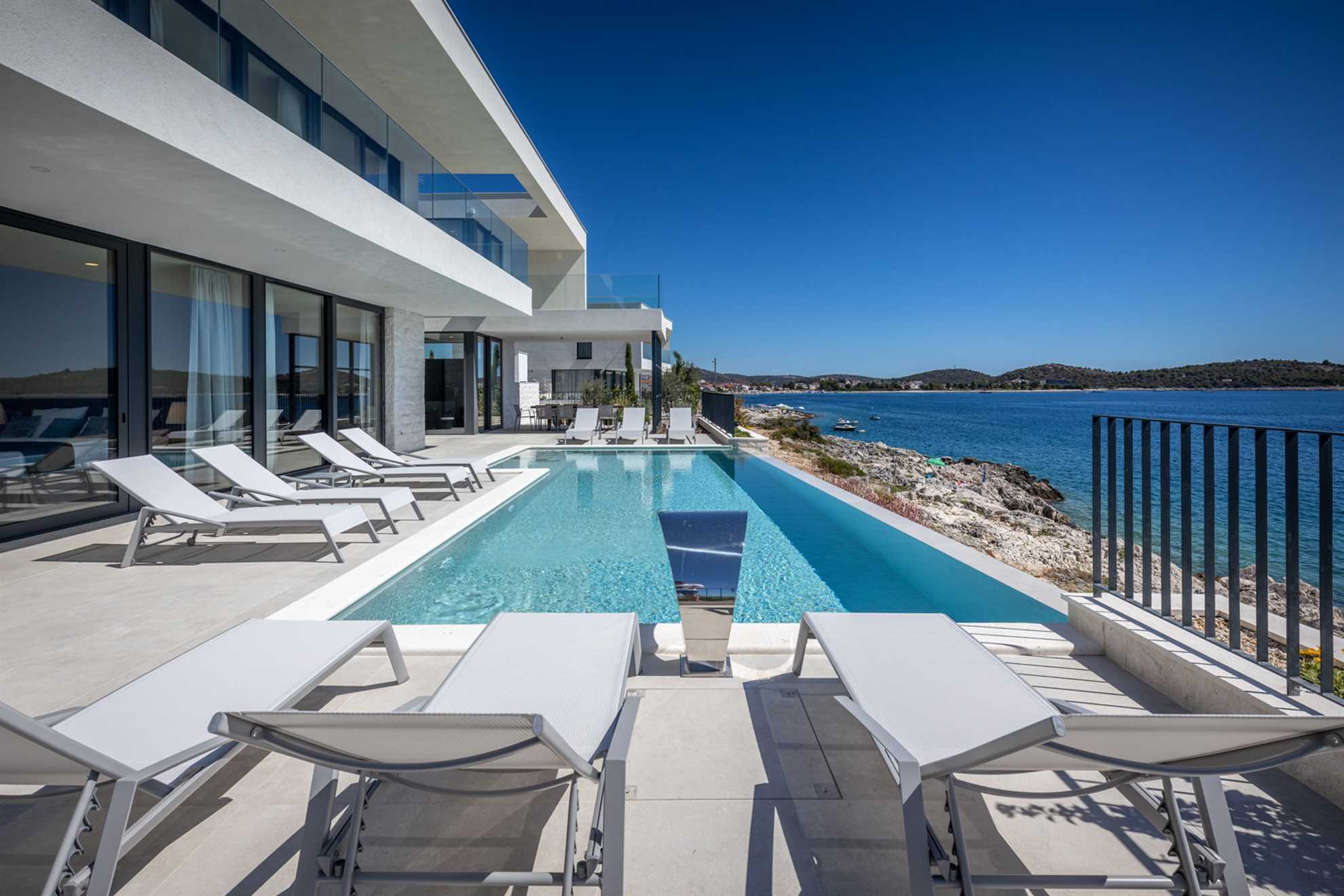 Luxury Villa Black Diamond with Pool