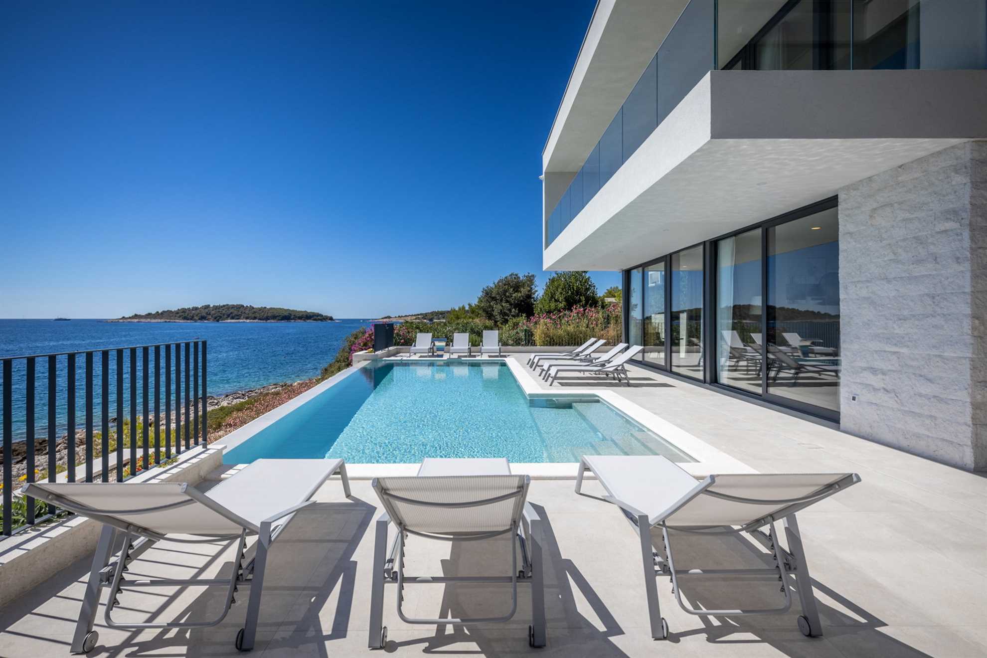 Luxury Villa Black Diamond with Pool