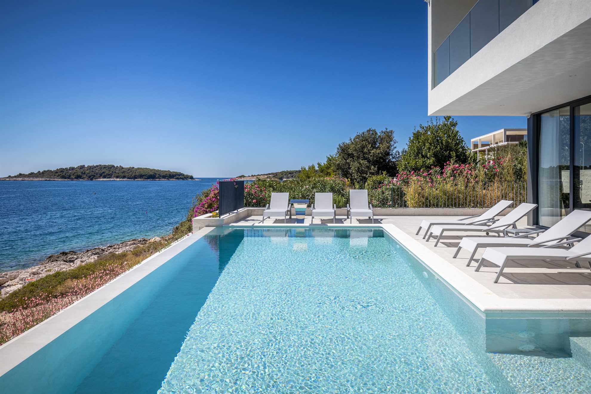 Luxury Villa Black Diamond with Pool