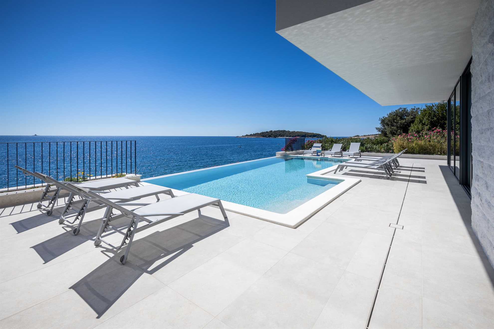 Luxury Villa Black Diamond with Pool