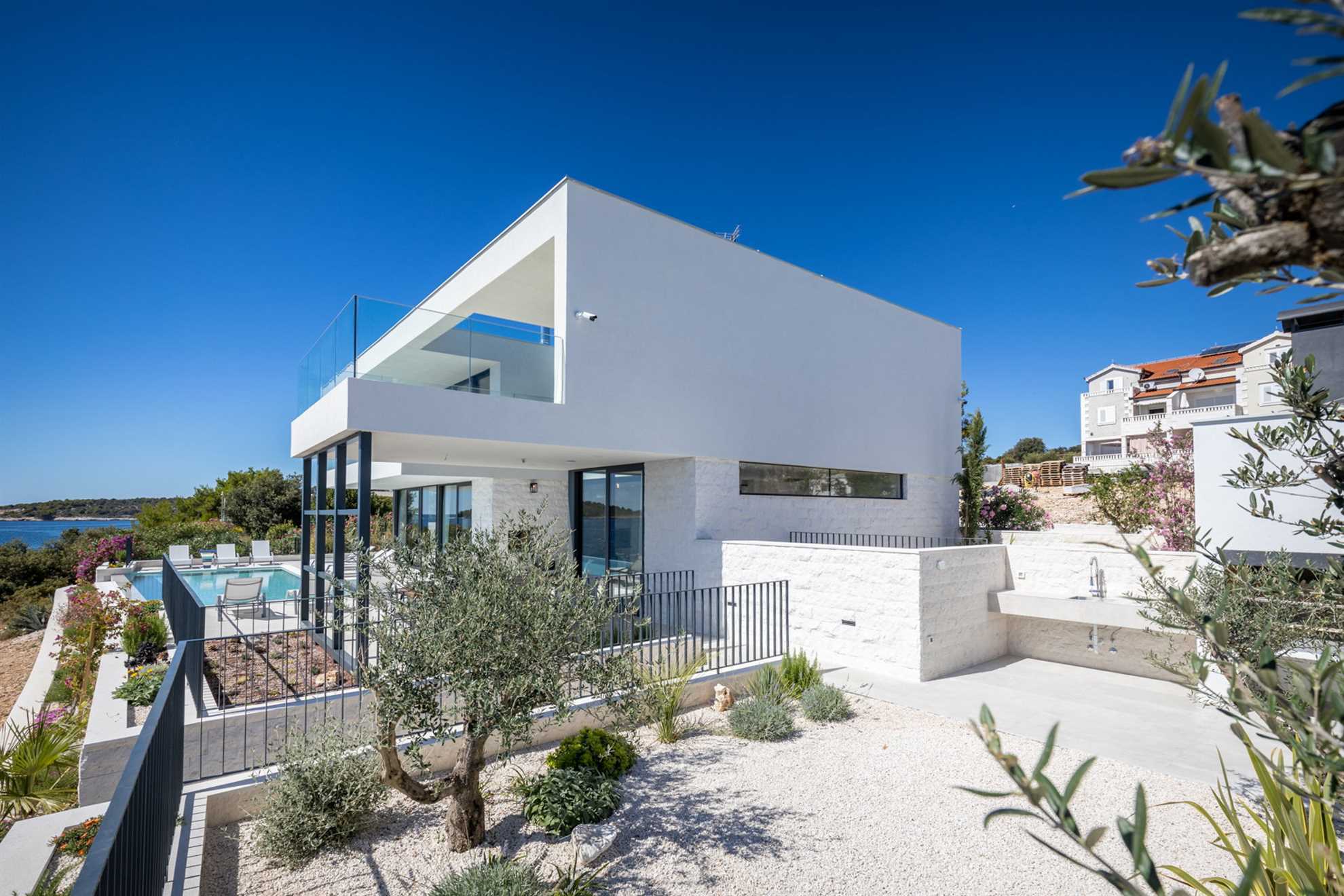 Luxury Villa Black Diamond with Pool