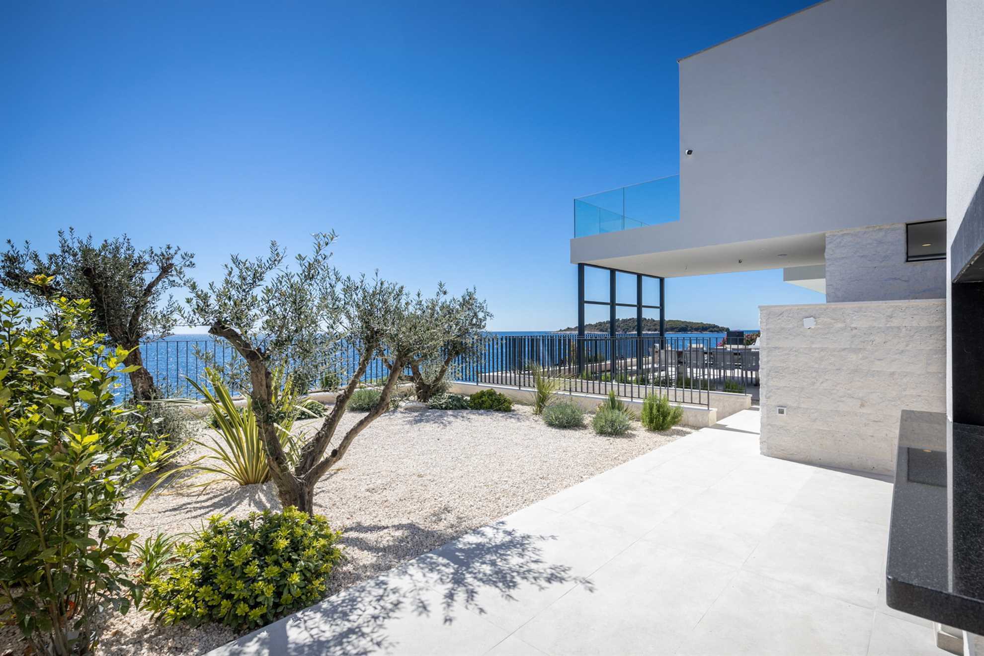 Luxury Villa Black Diamond with Pool